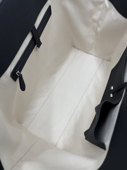 The Row Borsa Tote Marlo in Pelle Granulata Nera
