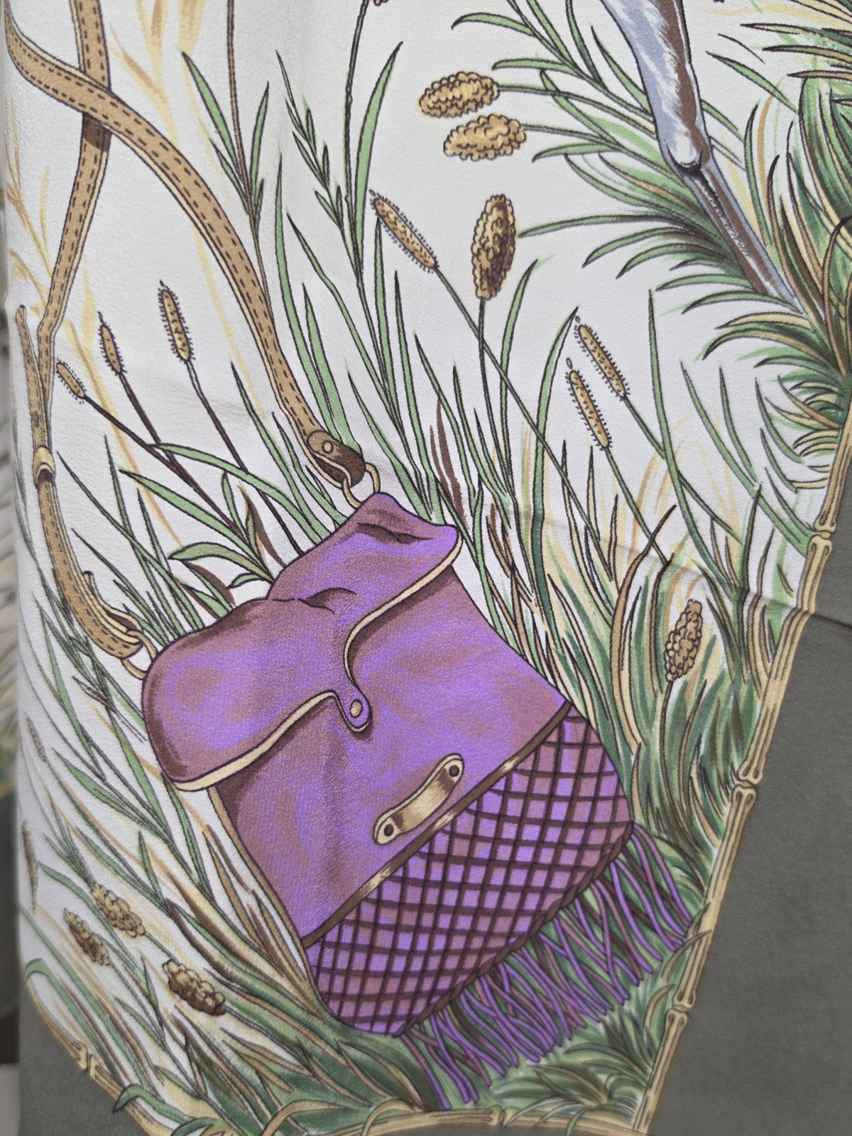 Gucci Foulard Vintage con Scena di Caccia e Bordo Verde Oliva