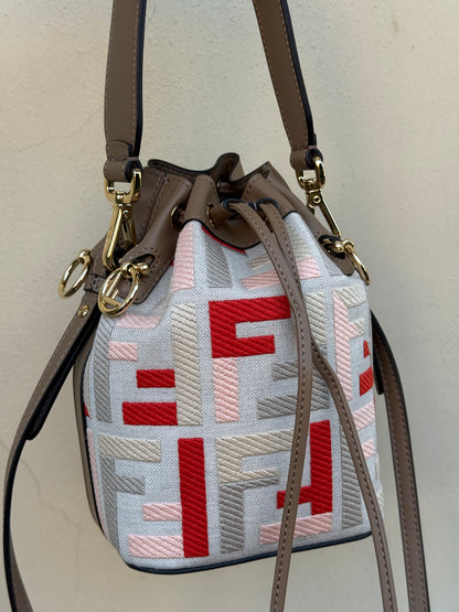 Fendi Borsa Secchiello Mon Trésor in Tela Ricamata e Pelle