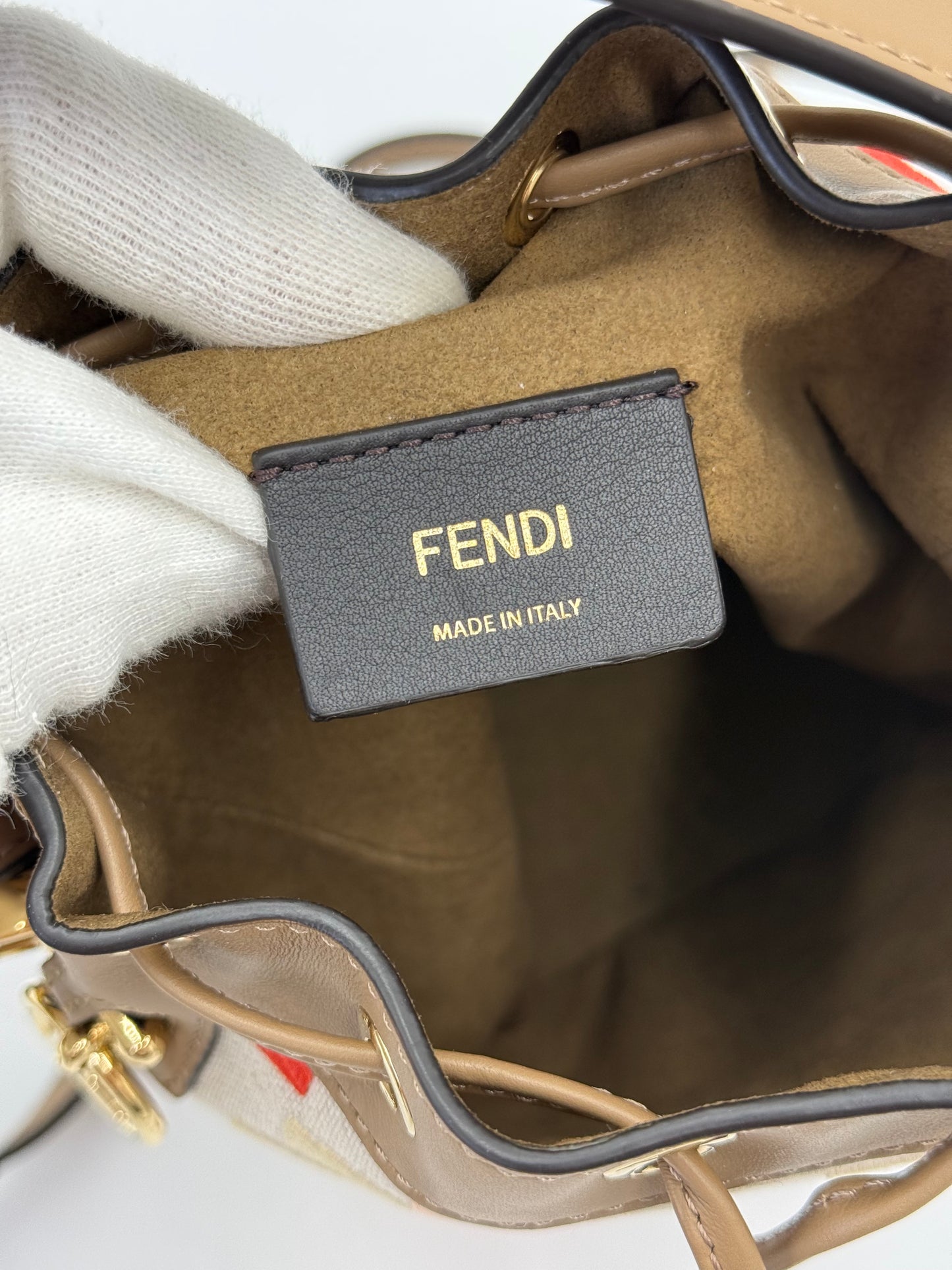 Fendi Borsa Secchiello Mon Trésor in Tela Ricamata e Pelle