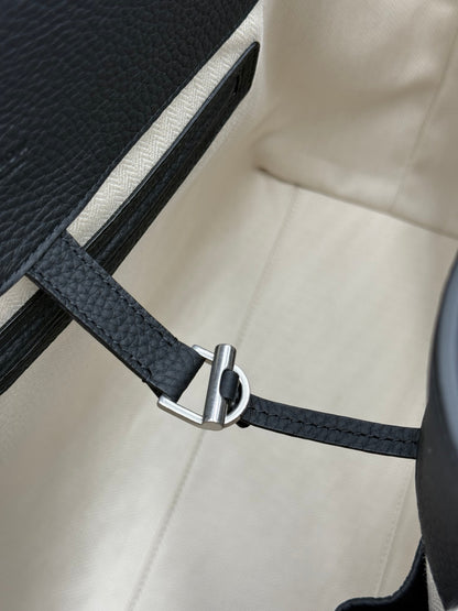 The Row Borsa Tote Marlo in Pelle Granulata Nera