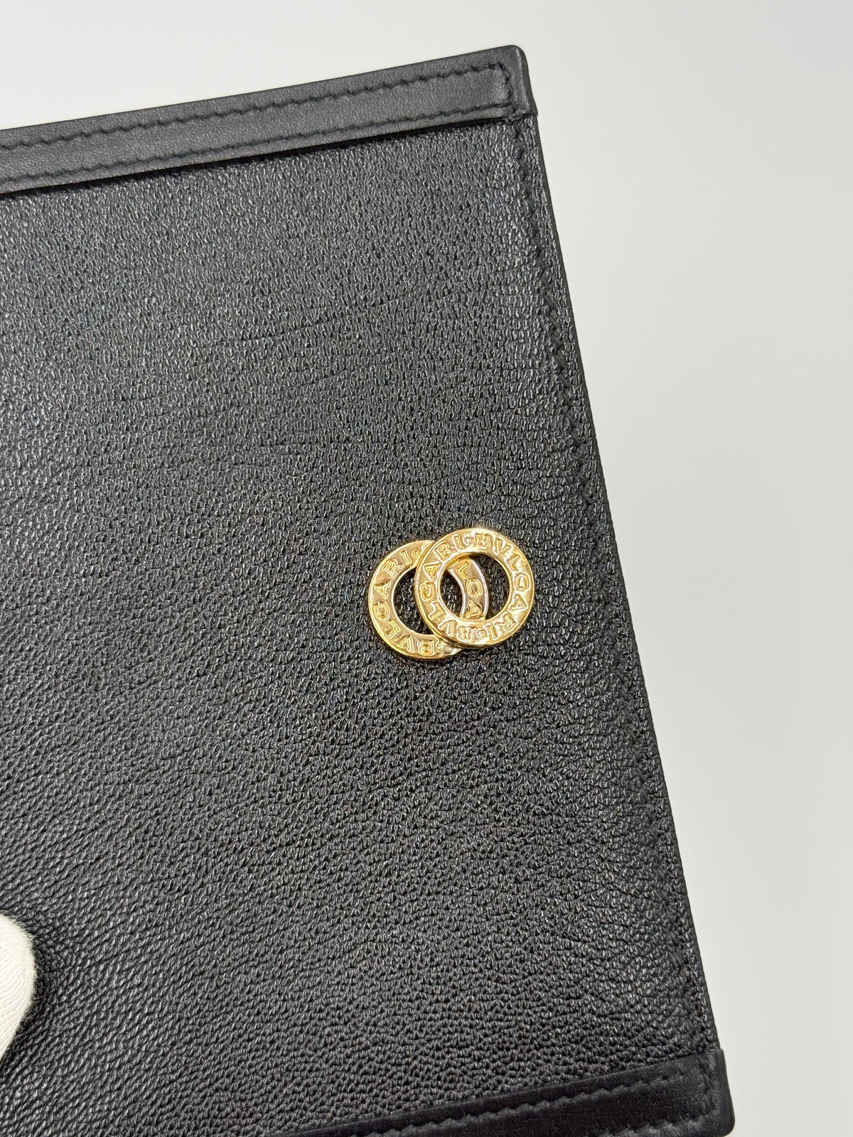 Bulgari Portafoglio con Doppio Anello Dorato Nero