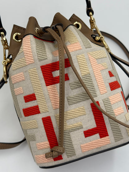 Fendi Borsa Secchiello Mon Trésor in Tela Ricamata e Pelle