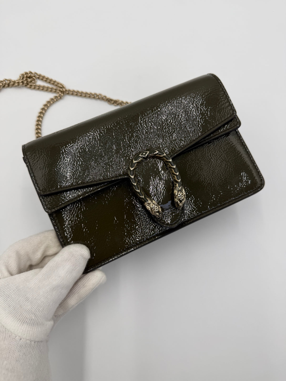 Gucci Borsa a Tracolla Dionysus Small in Pelle Verniciata Verde Oliva