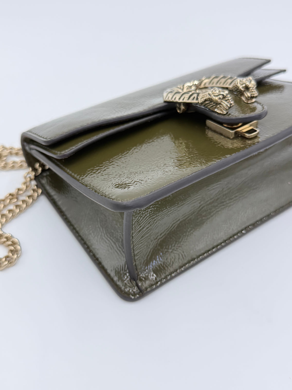 Gucci Borsa a Tracolla Dionysus Small in Pelle Verniciata Verde Oliva