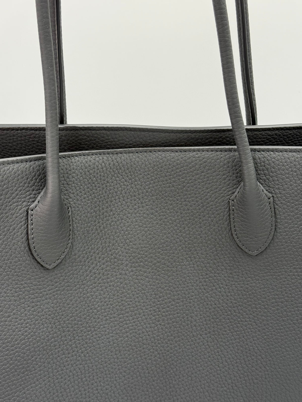 The Row Borsa Tote Marlo in Pelle Granulata Nera