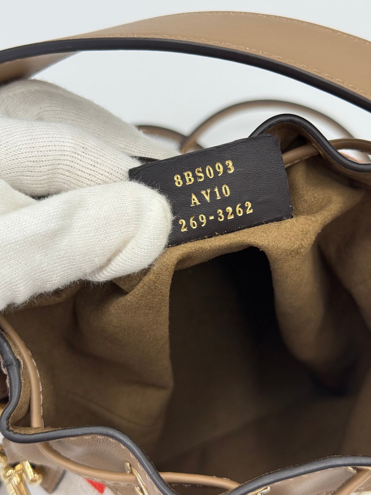 Fendi Borsa Secchiello Mon Trésor in Tela Ricamata e Pelle