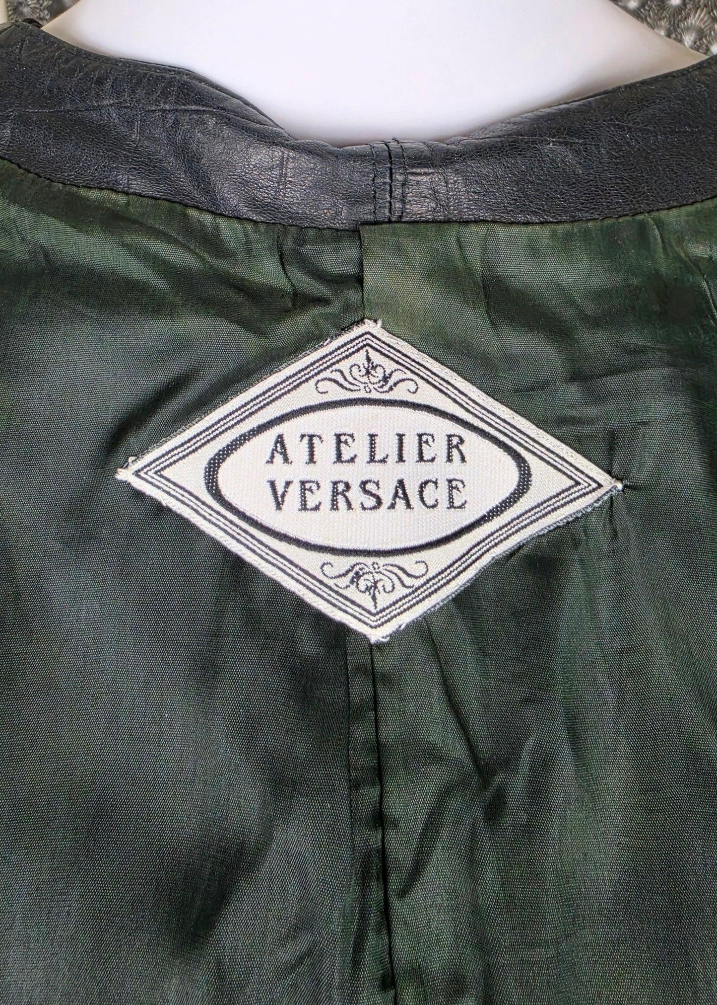 Atelier Versace Gilet Lungo Vintage Stampa Cocco in Pelle Nera - Pally Vintage Closet