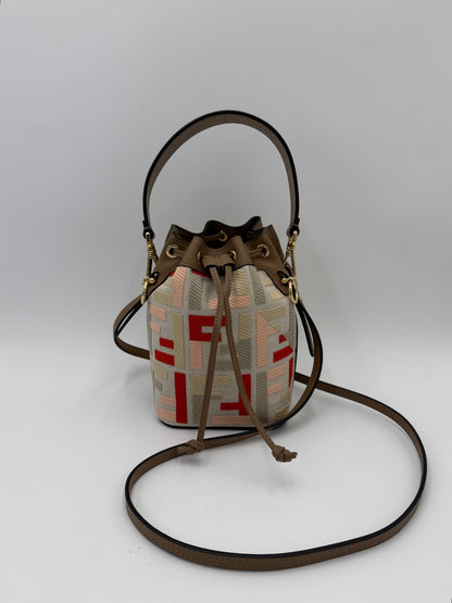 Fendi Borsa Secchiello Mon Trésor in Tela Ricamata e Pelle