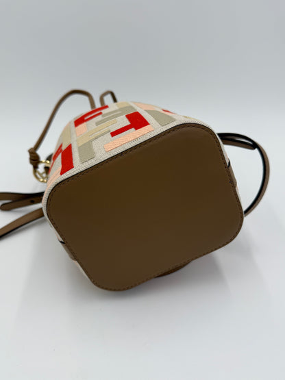 Fendi Borsa Secchiello Mon Trésor in Tela Ricamata e Pelle