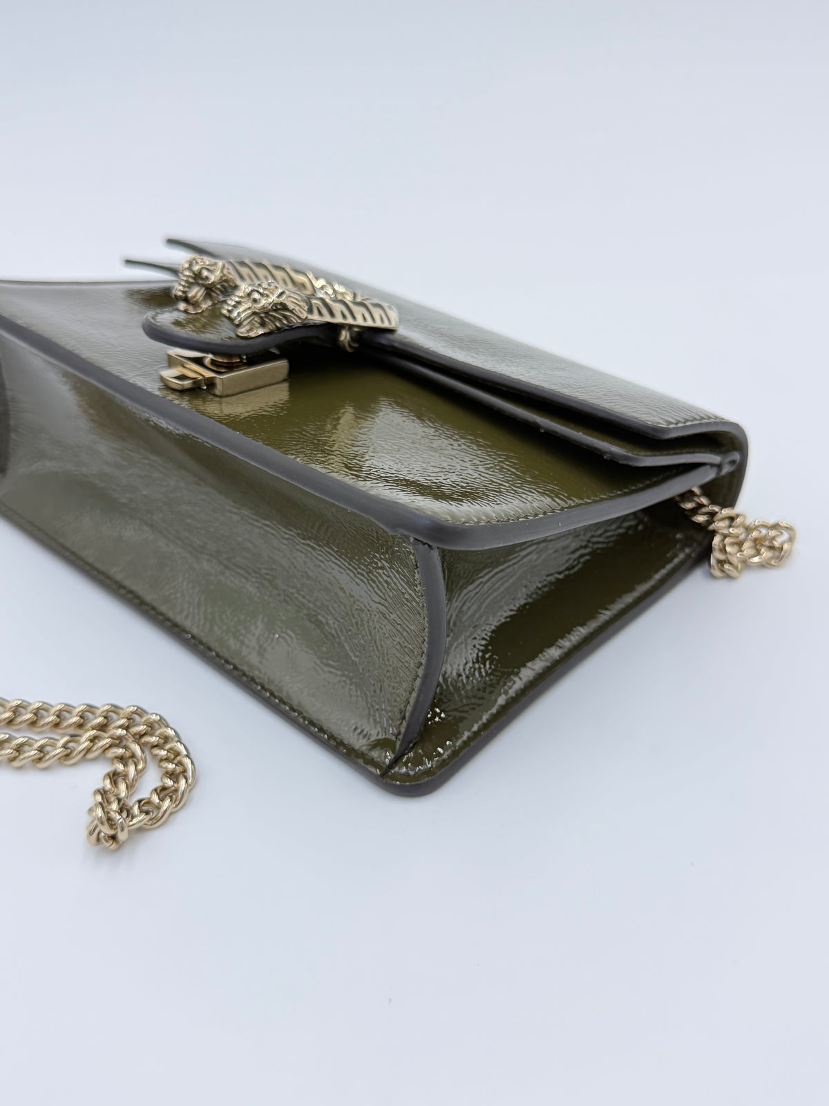 Gucci Borsa a Tracolla Dionysus Small in Pelle Verniciata Verde Oliva