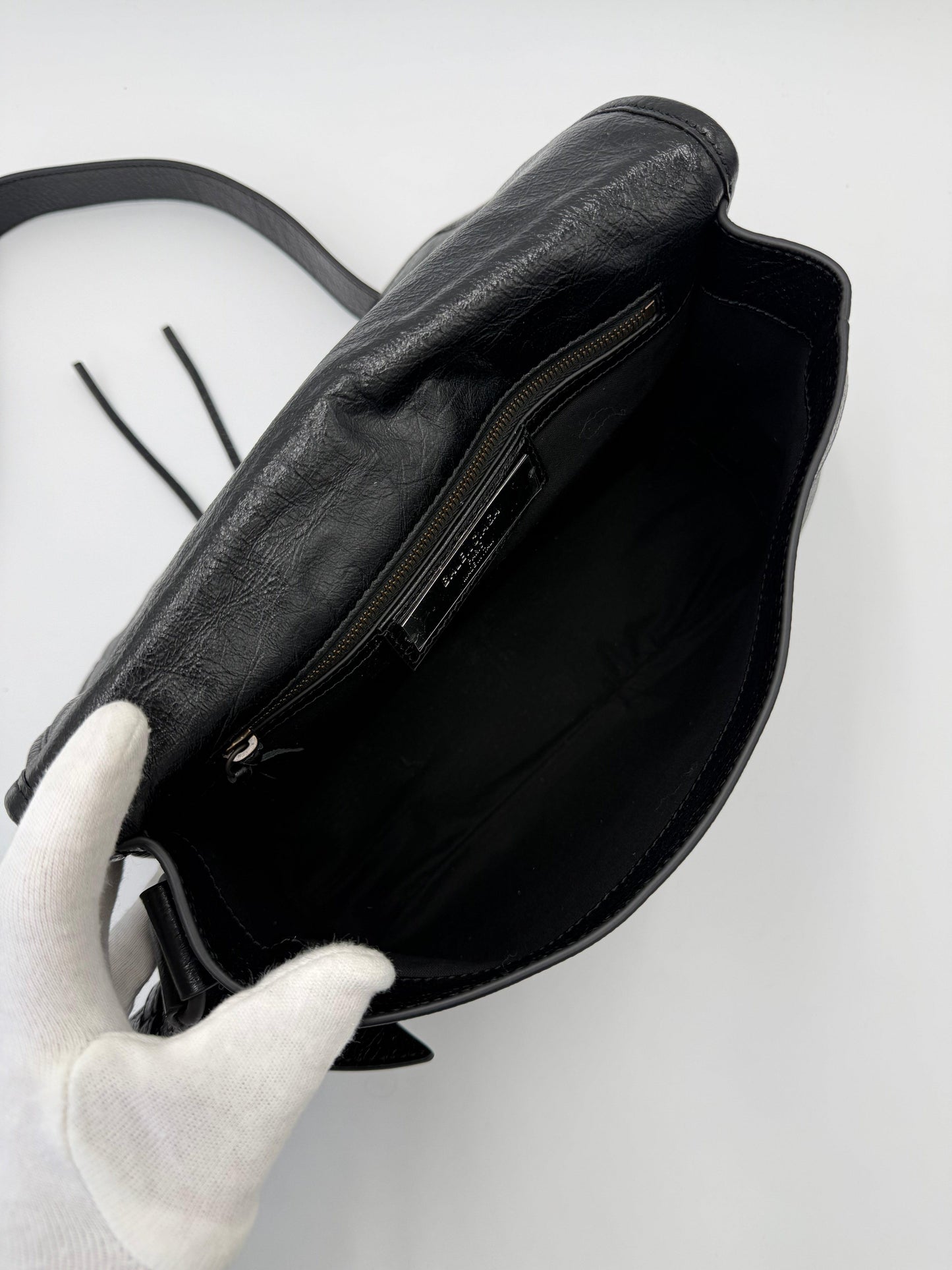Balenciaga Borsa Le City Flap Messenger Small in Pelle Arena Nera - Pally Vintage Closet