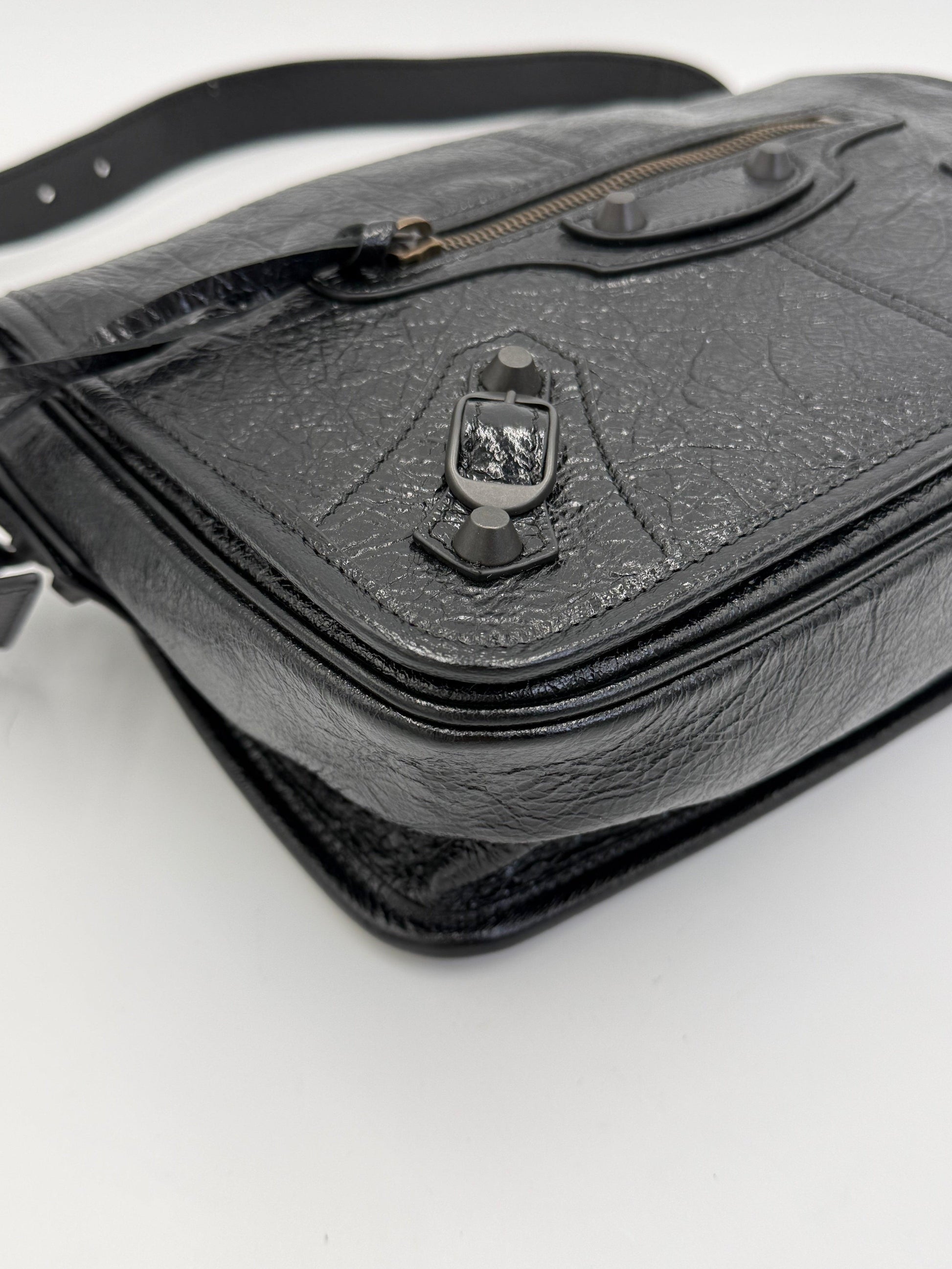 Balenciaga Borsa Le City Flap Messenger Small in Pelle Arena Nera - Pally Vintage Closet