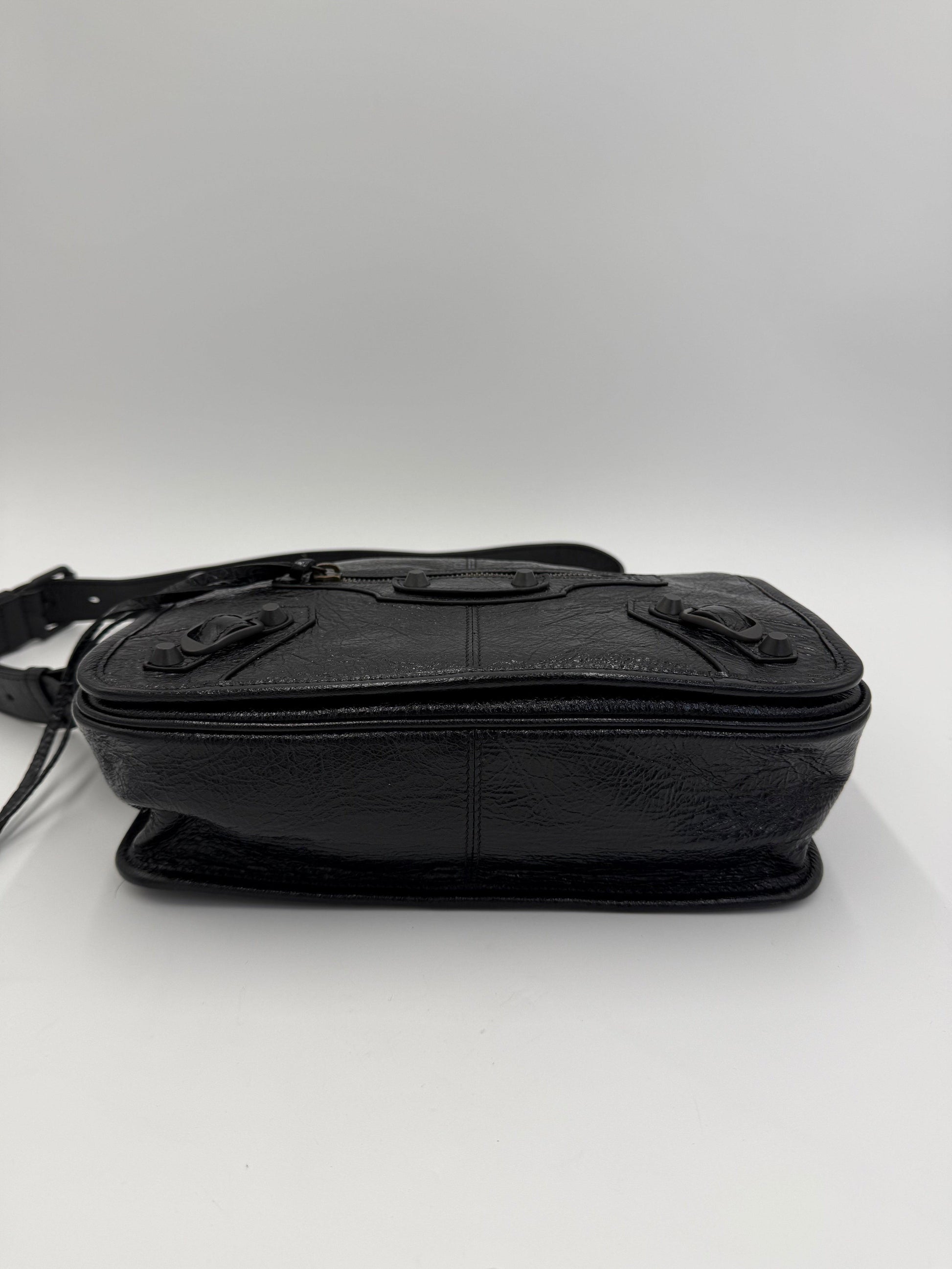 Balenciaga Borsa Le City Flap Messenger Small in Pelle Arena Nera - Pally Vintage Closet