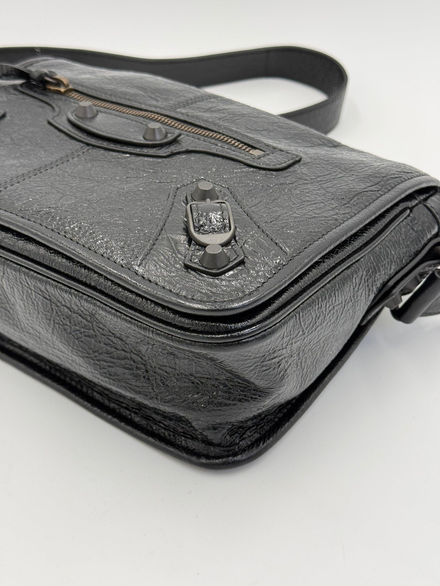 Balenciaga Borsa Le City Flap Messenger Small in Pelle Arena Nera - Pally Vintage Closet
