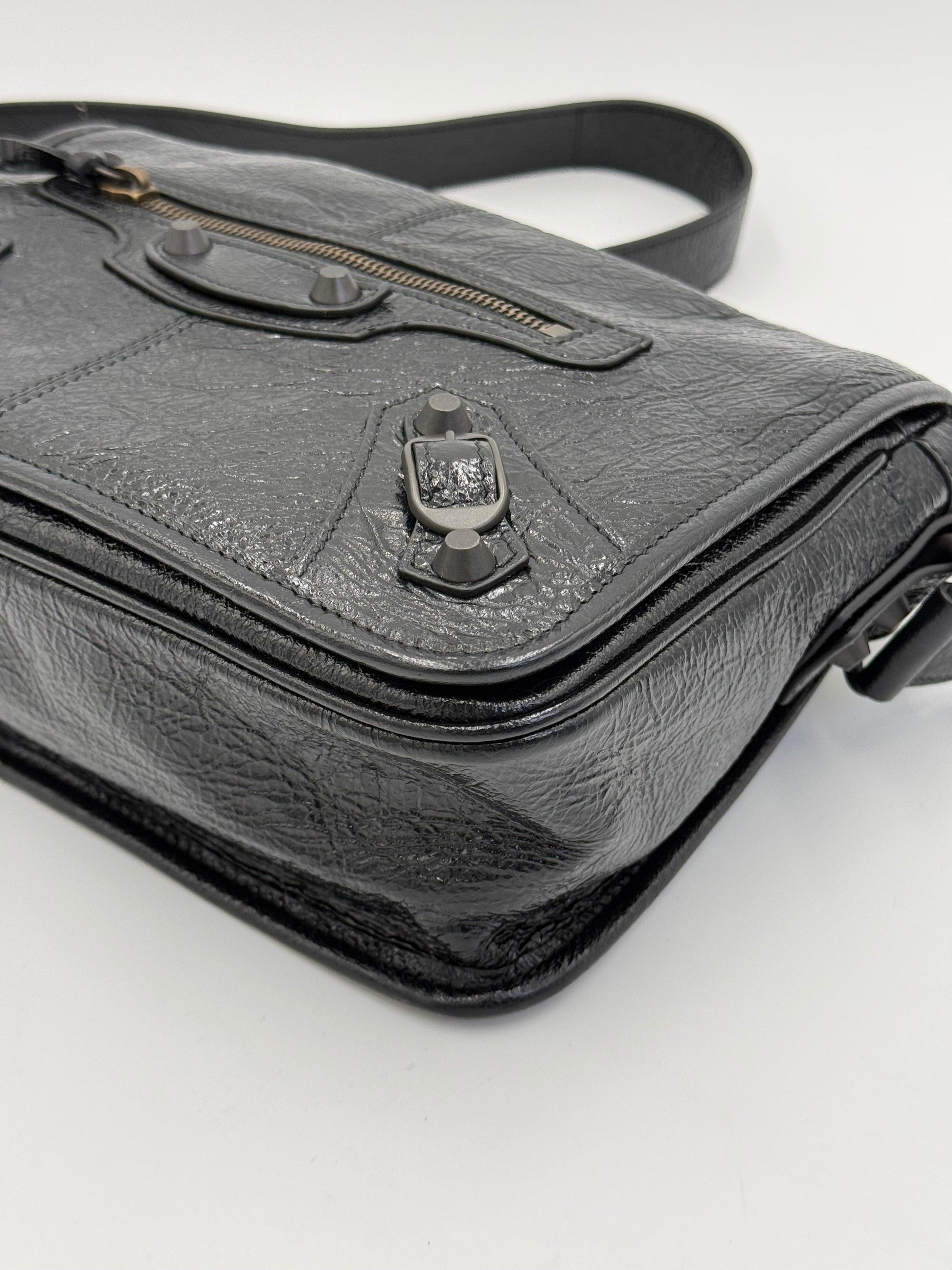 Balenciaga Borsa Le City Flap Messenger Small in Pelle Arena Nera - Pally Vintage Closet