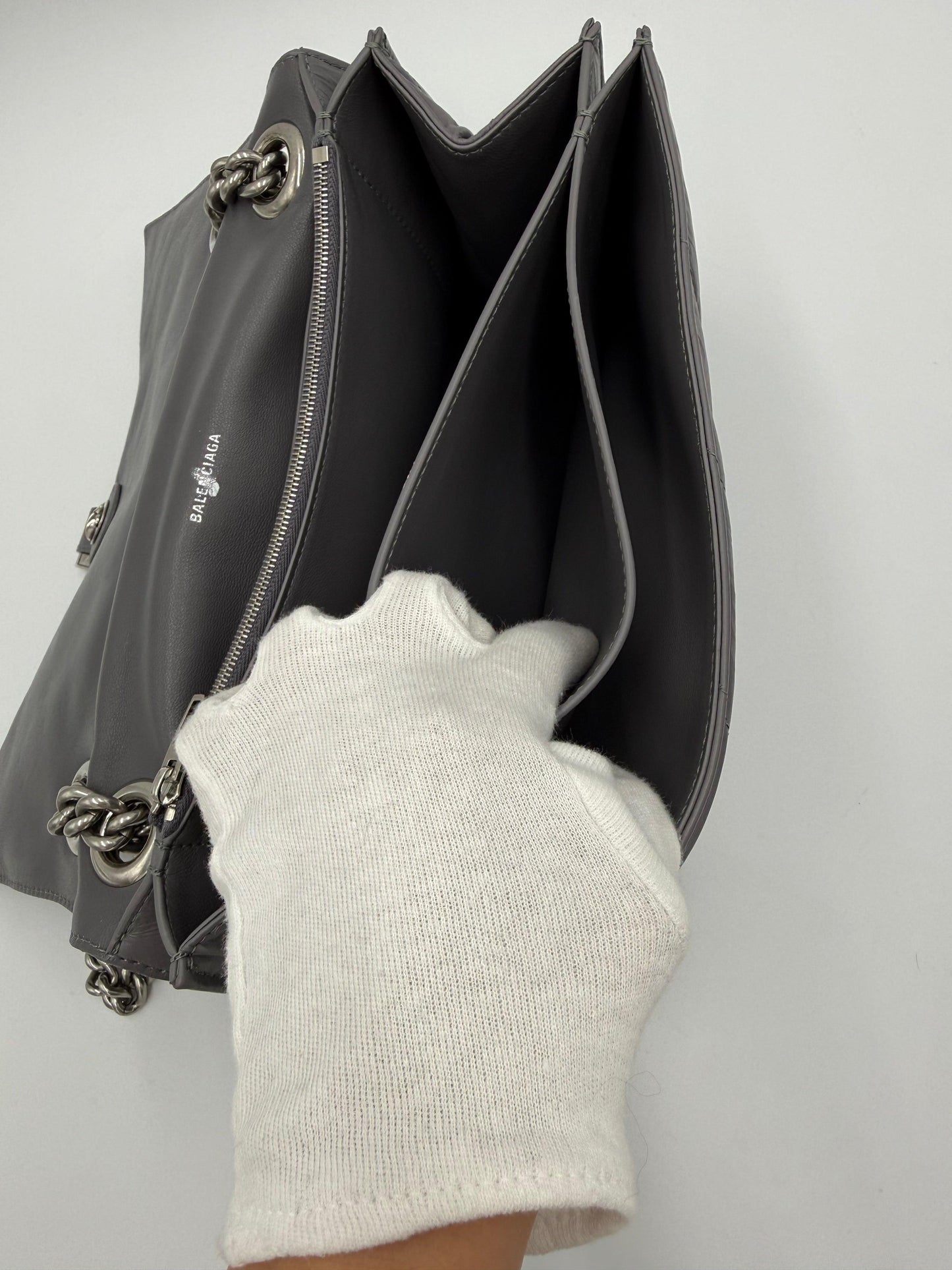 Balenciaga-Borsa-a-Spalla-Crush-Medium-in-Pelle-Stropicciata-Lucida-Grigia-70563812311364 - Pally Vintage Closet