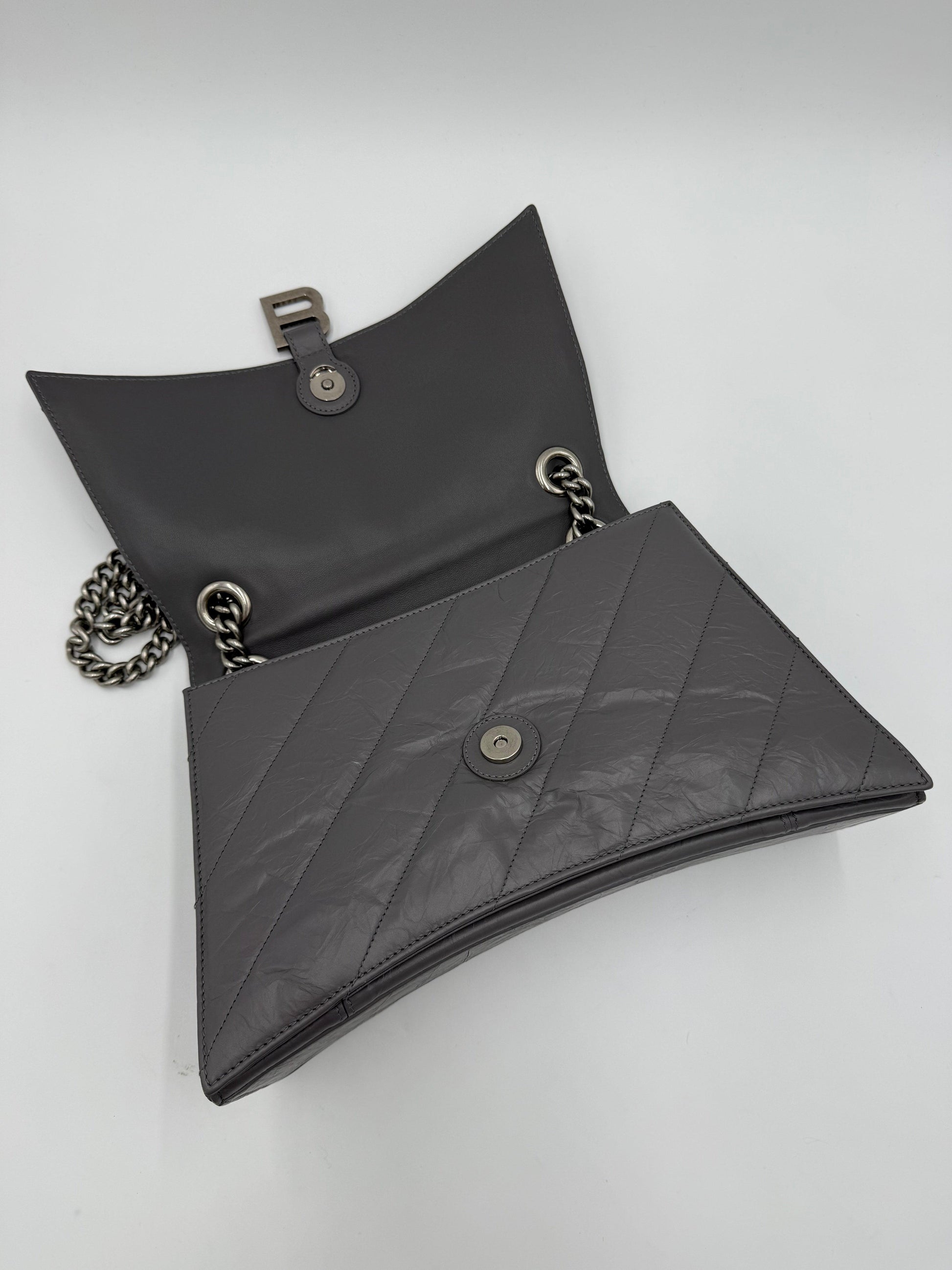 Balenciaga-Borsa-a-Spalla-Crush-Medium-in-Pelle-Stropicciata-Lucida-Grigia-70563812409668 - Pally Vintage Closet