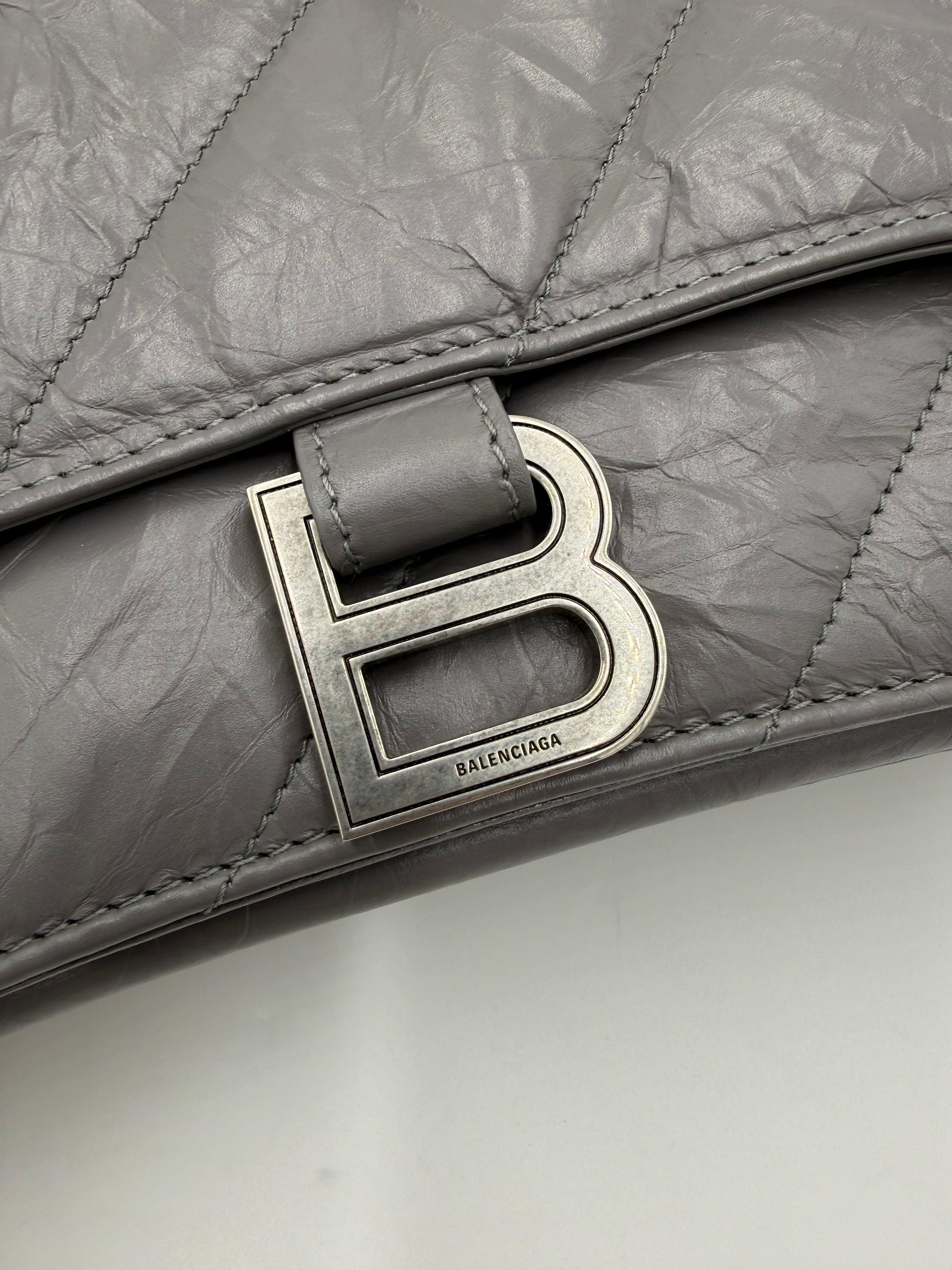 Balenciaga-Borsa-a-Spalla-Crush-Medium-in-Pelle-Stropicciata-Lucida-Grigia-70563812442436 - Pally Vintage Closet