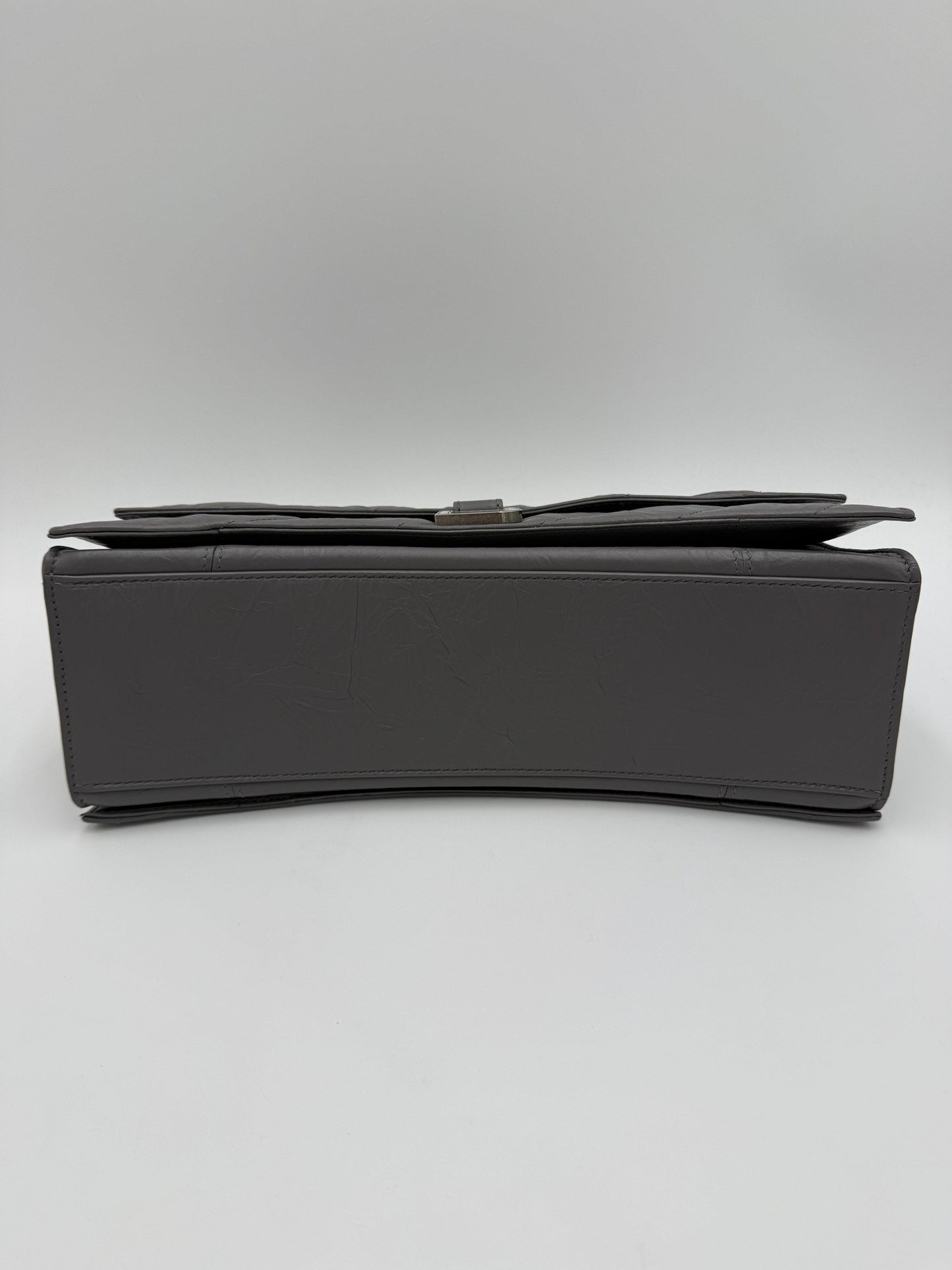 Balenciaga-Borsa-a-Spalla-Crush-Medium-in-Pelle-Stropicciata-Lucida-Grigia-70563812573508 - Pally Vintage Closet