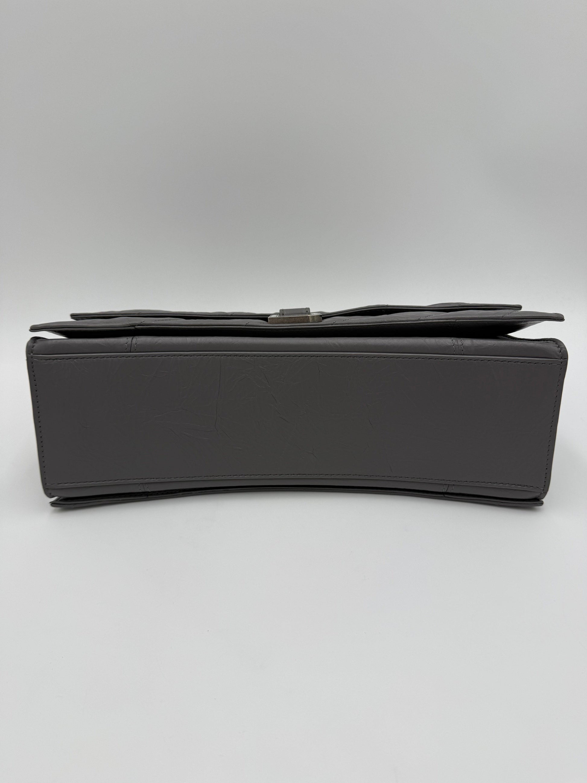 Balenciaga-Borsa-a-Spalla-Crush-Medium-in-Pelle-Stropicciata-Lucida-Grigia-70563812573508 - Pally Vintage Closet