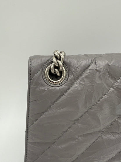 Balenciaga-Borsa-a-Spalla-Crush-Medium-in-Pelle-Stropicciata-Lucida-Grigia-70563812770116 - Pally Vintage Closet