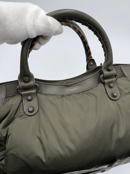 Balenciaga-Borsa-a-tracolla-Neo-Classic-City-Pelle-e-Nylon-Verde-Cachi-70493949821252 - Pally Vintage Closet