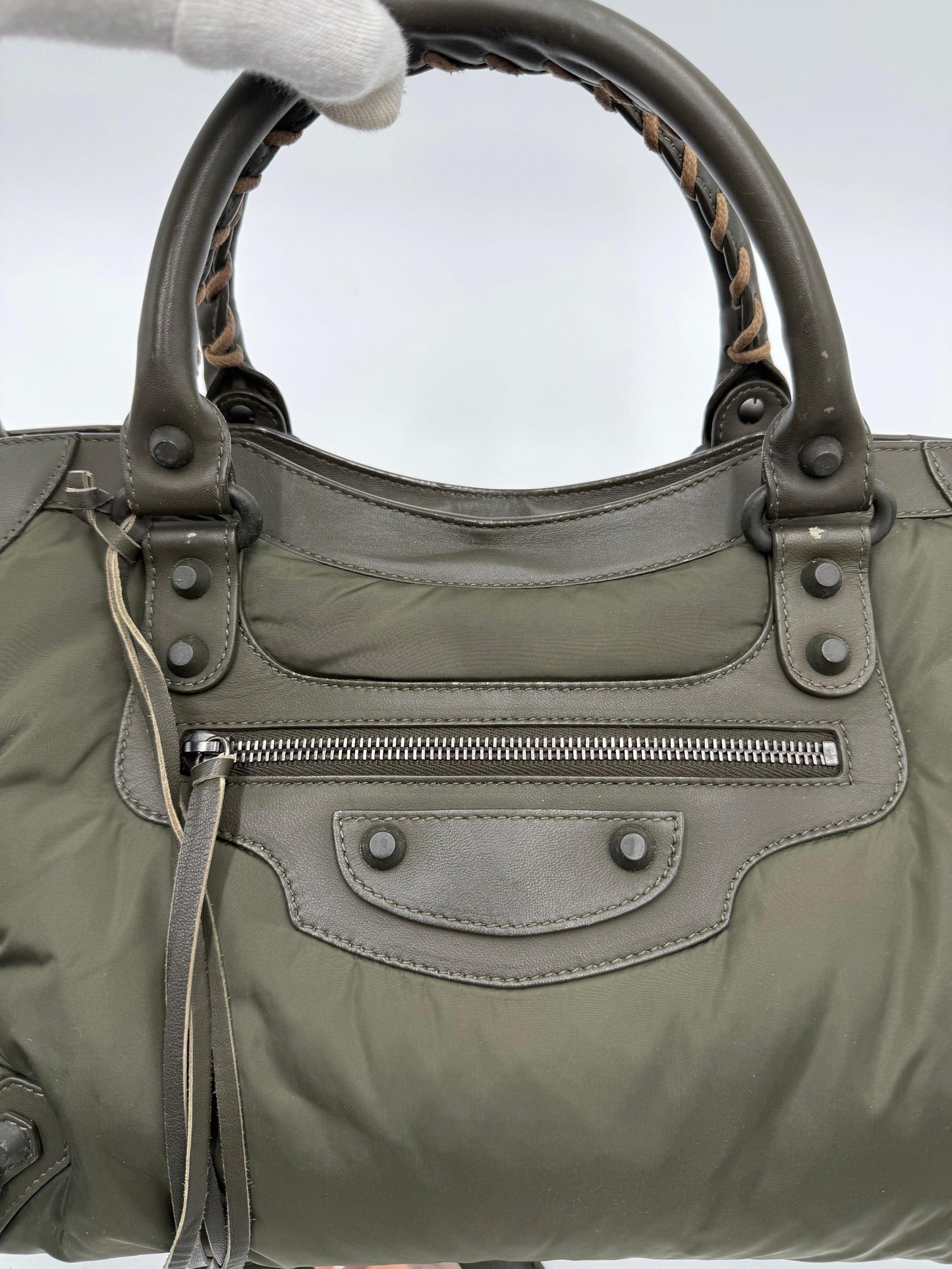 Balenciaga-Borsa-a-tracolla-Neo-Classic-City-Pelle-e-Nylon-Verde-Cachi-70493950017860 - Pally Vintage Closet