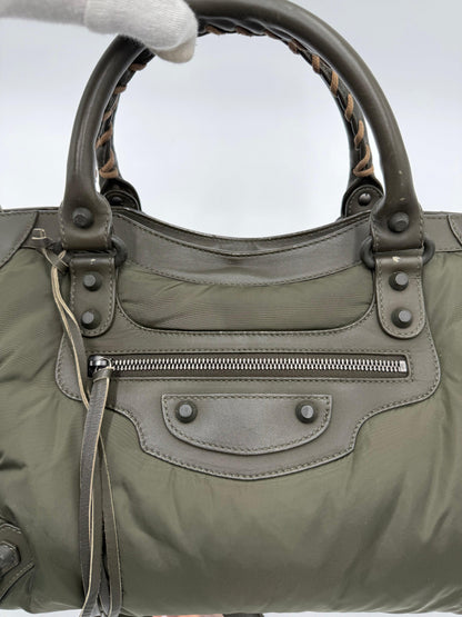 Balenciaga-Borsa-a-tracolla-Neo-Classic-City-Pelle-e-Nylon-Verde-Cachi-70493950017860 - Pally Vintage Closet