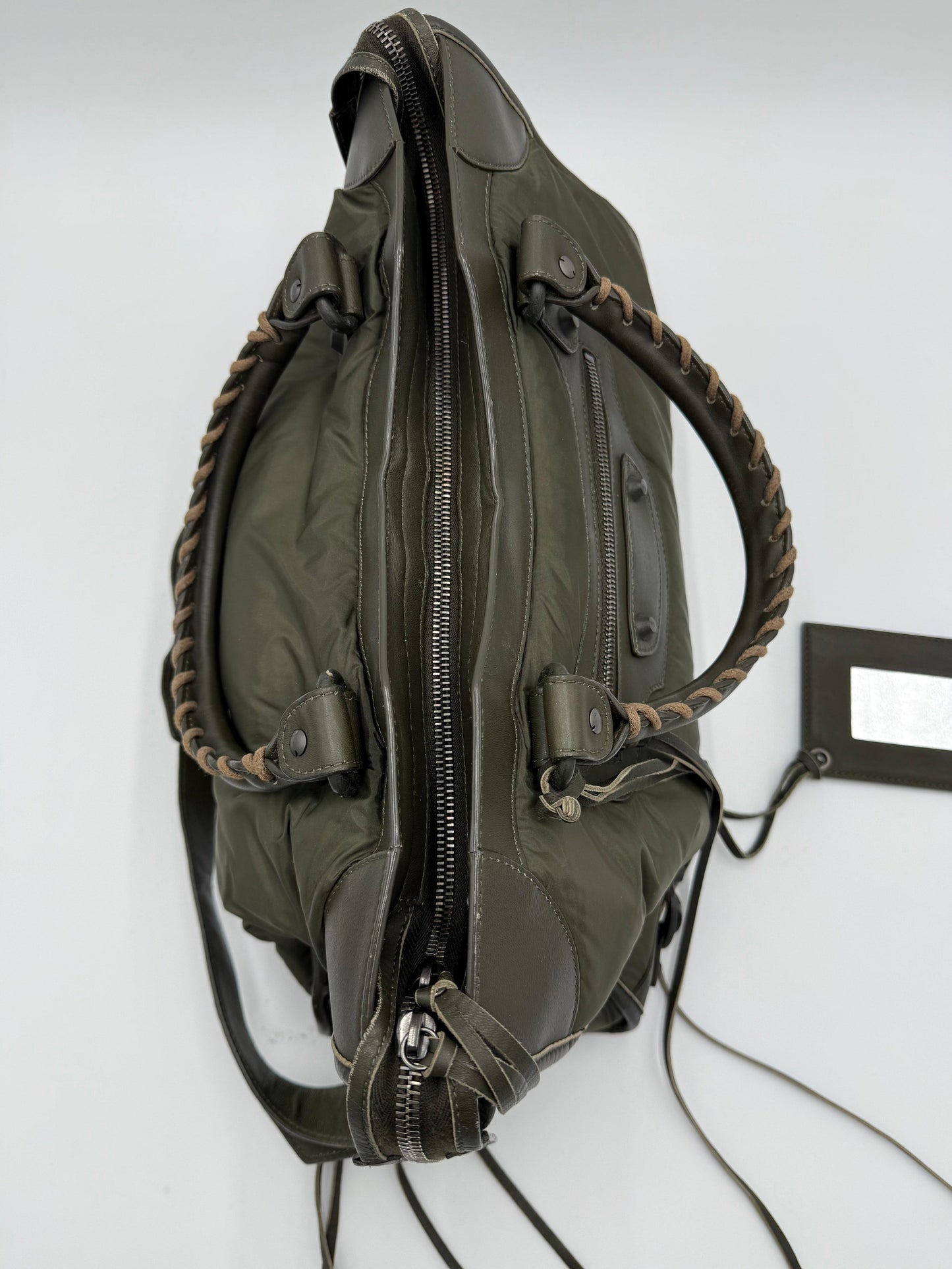 Balenciaga-Borsa-a-tracolla-Neo-Classic-City-Pelle-e-Nylon-Verde-Cachi-70493950116164 - Pally Vintage Closet