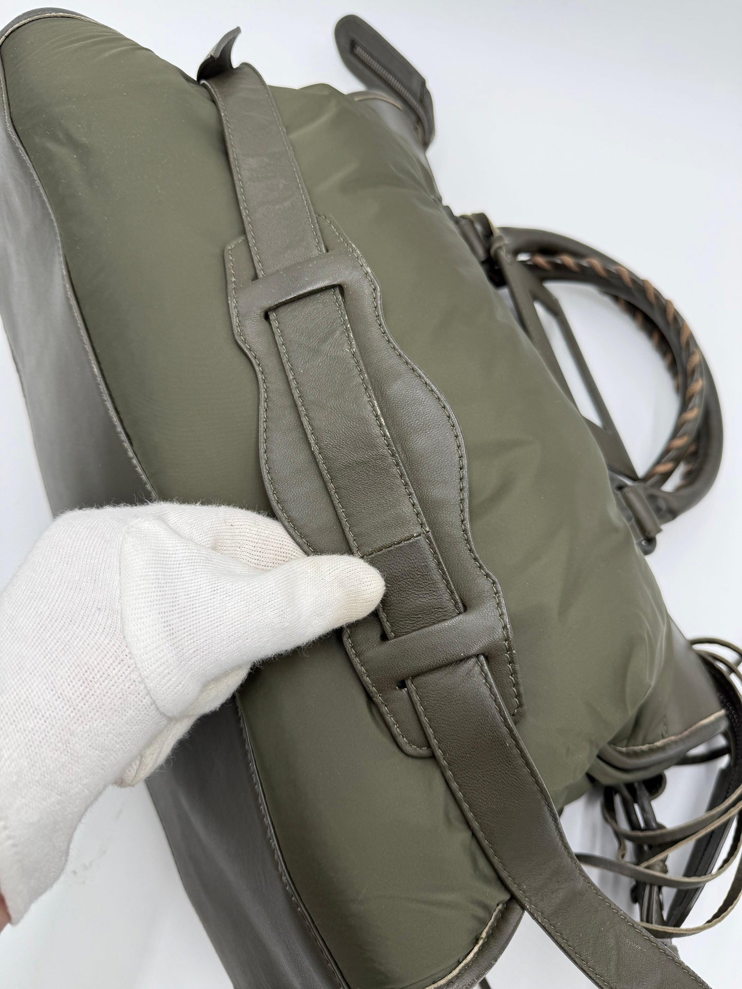 Balenciaga-Borsa-a-tracolla-Neo-Classic-City-Pelle-e-Nylon-Verde-Cachi-70493950148932 - Pally Vintage Closet