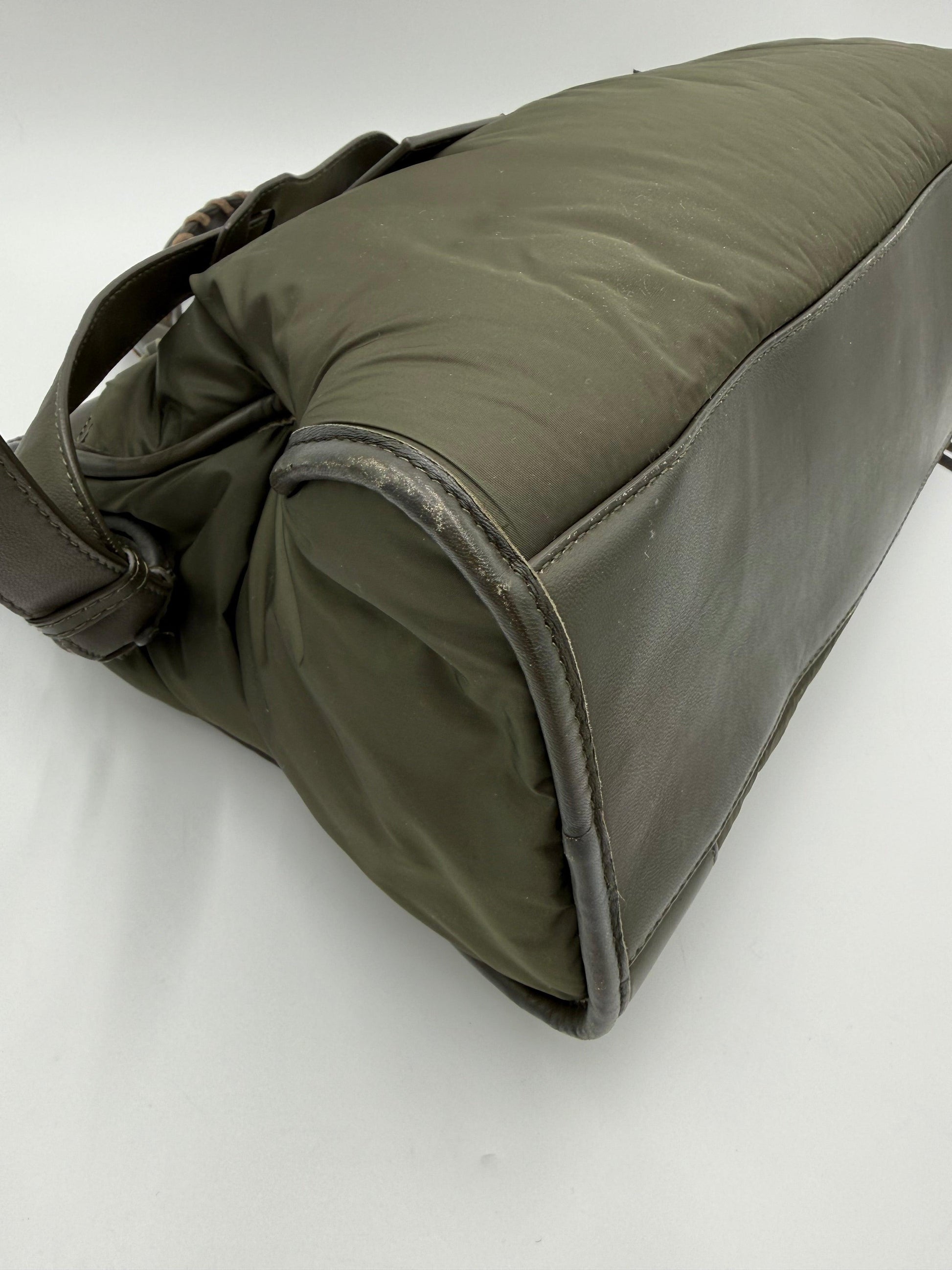 Balenciaga-Borsa-a-tracolla-Neo-Classic-City-Pelle-e-Nylon-Verde-Cachi-70493950214468 - Pally Vintage Closet