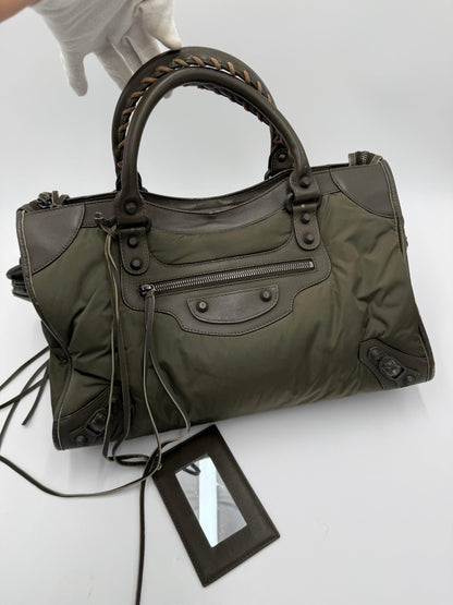 Balenciaga-Borsa-a-tracolla-Neo-Classic-City-Pelle-e-Nylon-Verde-Cachi-70493950411076 - Pally Vintage Closet