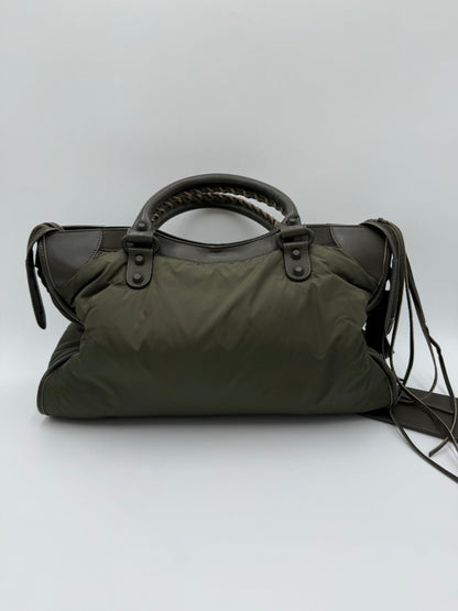 Balenciaga-Borsa-a-tracolla-Neo-Classic-City-Pelle-e-Nylon-Verde-Cachi-70493950443844 - Pally Vintage Closet