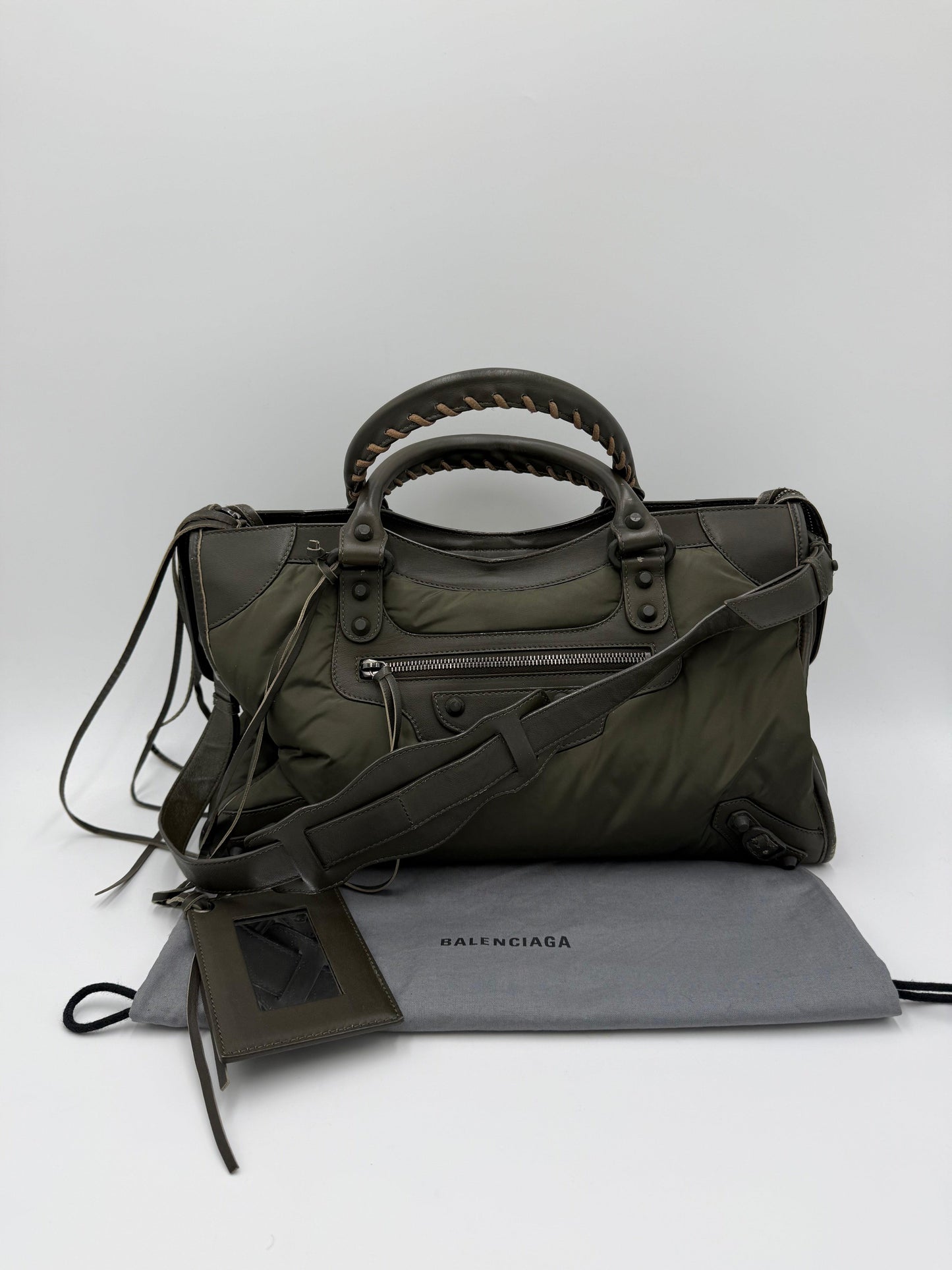 Balenciaga-Borsa-a-tracolla-Neo-Classic-City-Pelle-e-Nylon-Verde-Cachi-70493950476612 - Pally Vintage Closet
