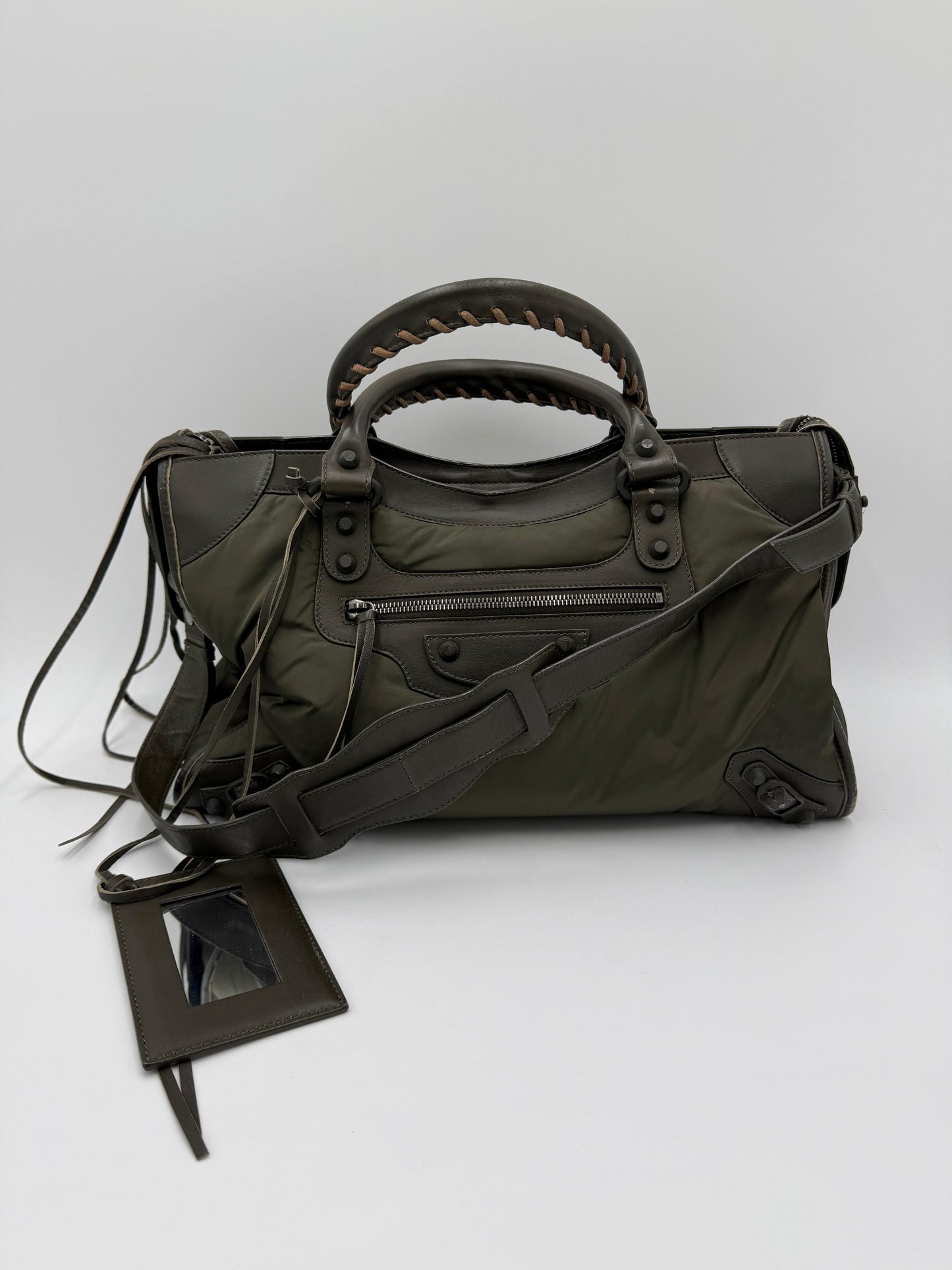 Balenciaga-Borsa-a-tracolla-Neo-Classic-City-Pelle-e-Nylon-Verde-Cachi-70493950509380 - Pally Vintage Closet