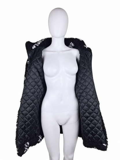 Balenciaga Giacca in Pelliccia Sintetica con Logo Nera e Bianca - Pally Vintage Closet
