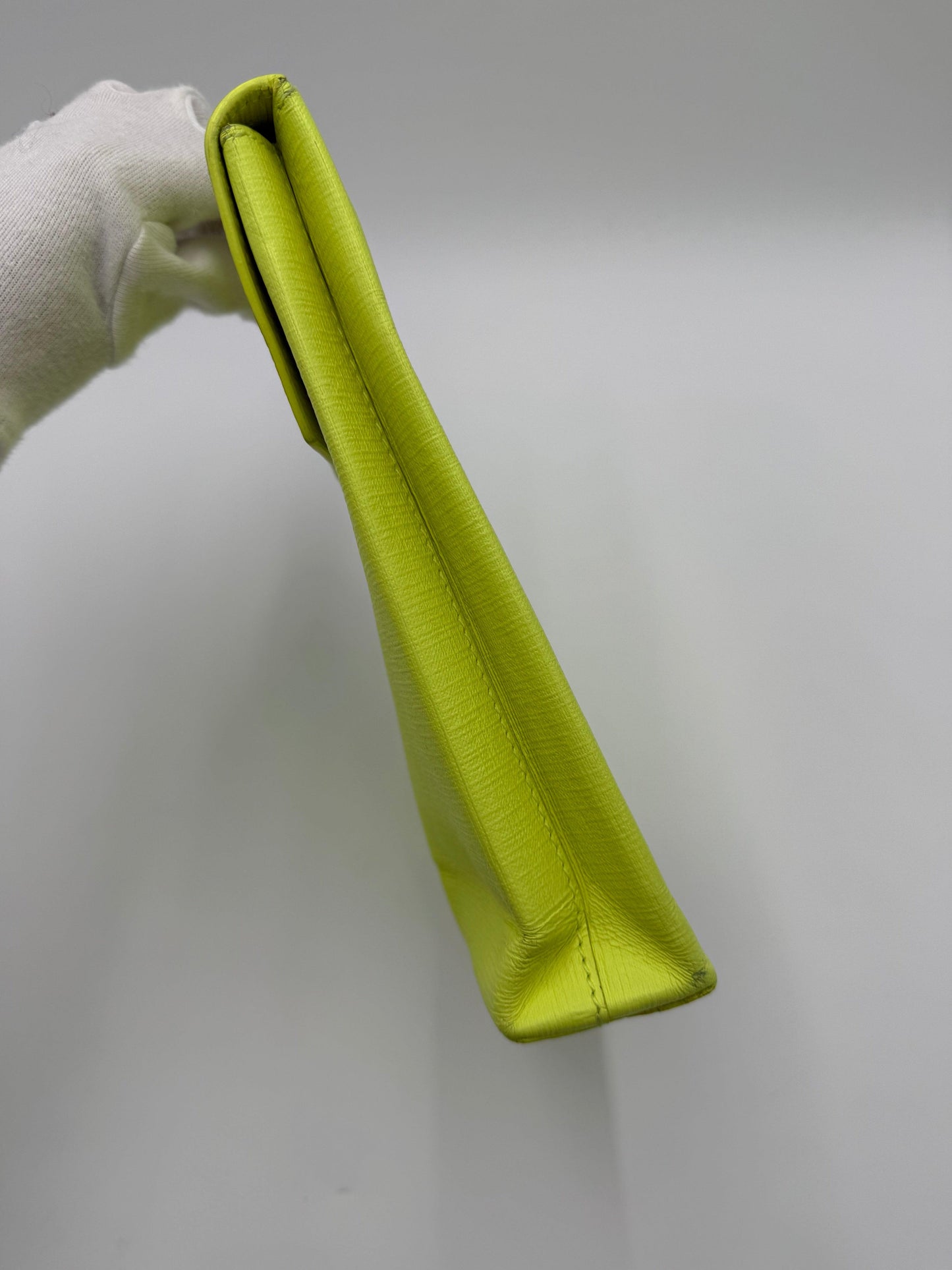 Balenciaga-Shopping-Envelope-Clutch-in-Pelle-Giallo-Neon-70420548452676 - Pally Vintage Closet