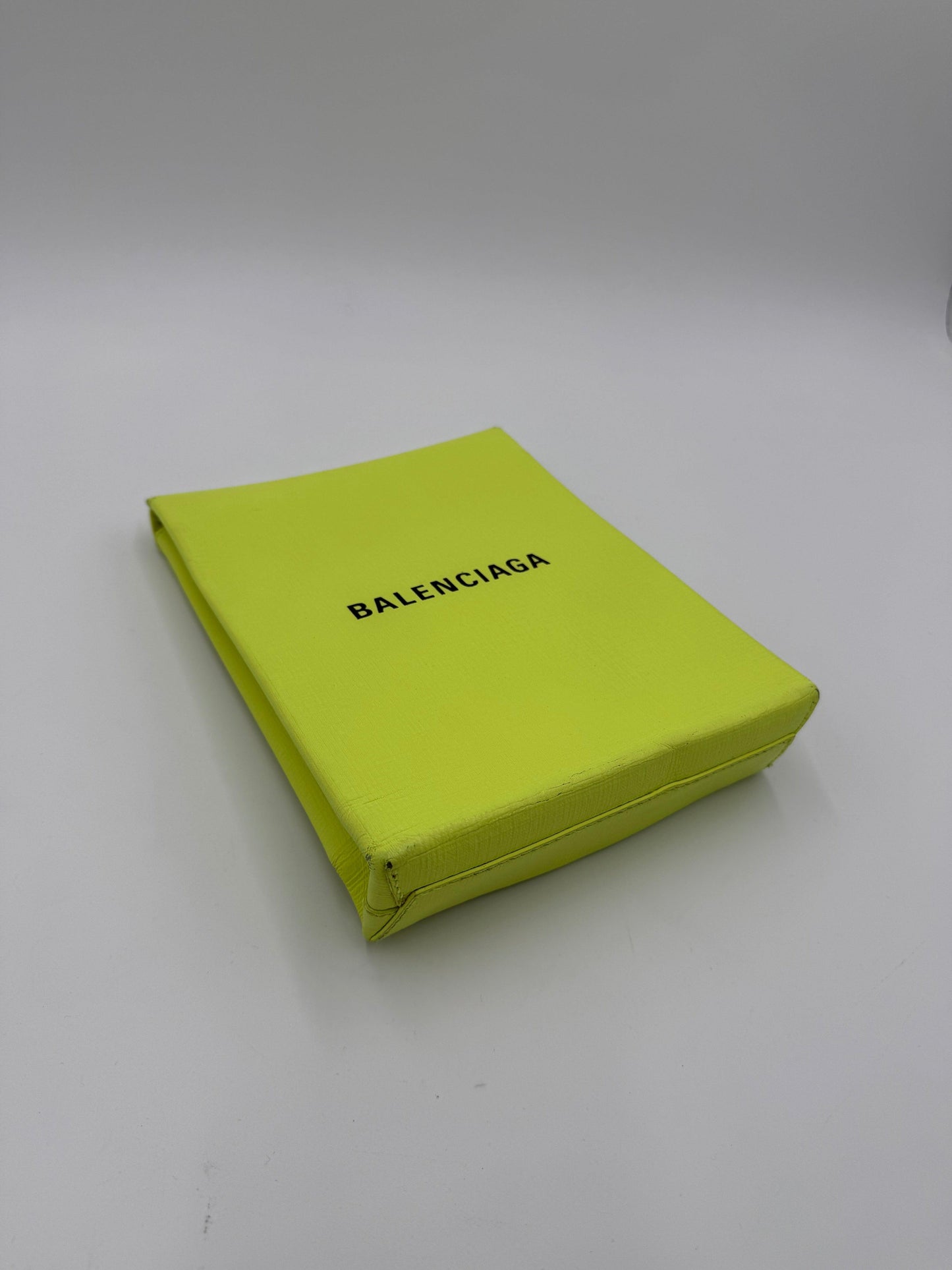 Balenciaga-Shopping-Envelope-Clutch-in-Pelle-Giallo-Neon-70420548485444 - Pally Vintage Closet