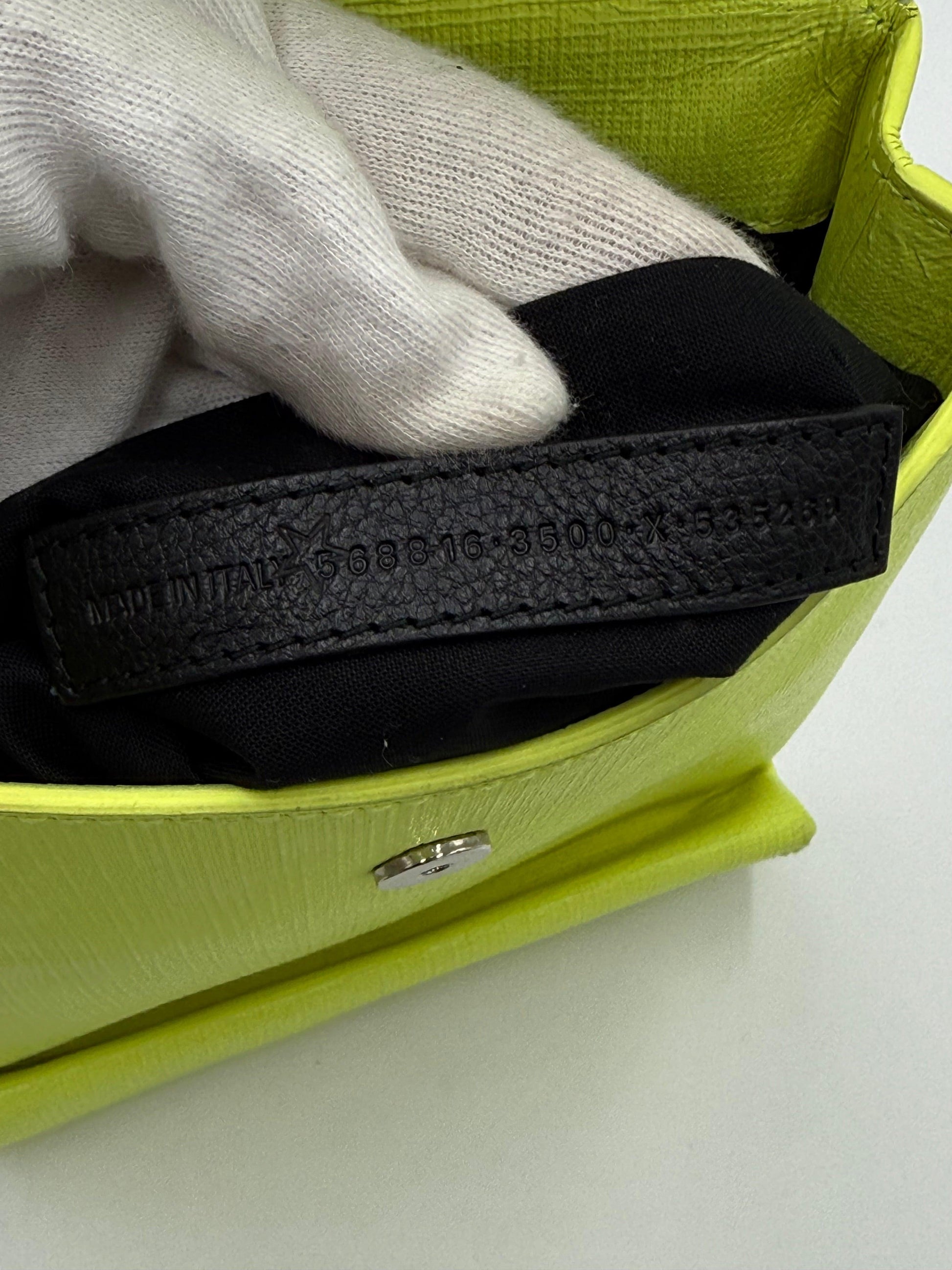 Balenciaga-Shopping-Envelope-Clutch-in-Pelle-Giallo-Neon-70420548550980 - Pally Vintage Closet