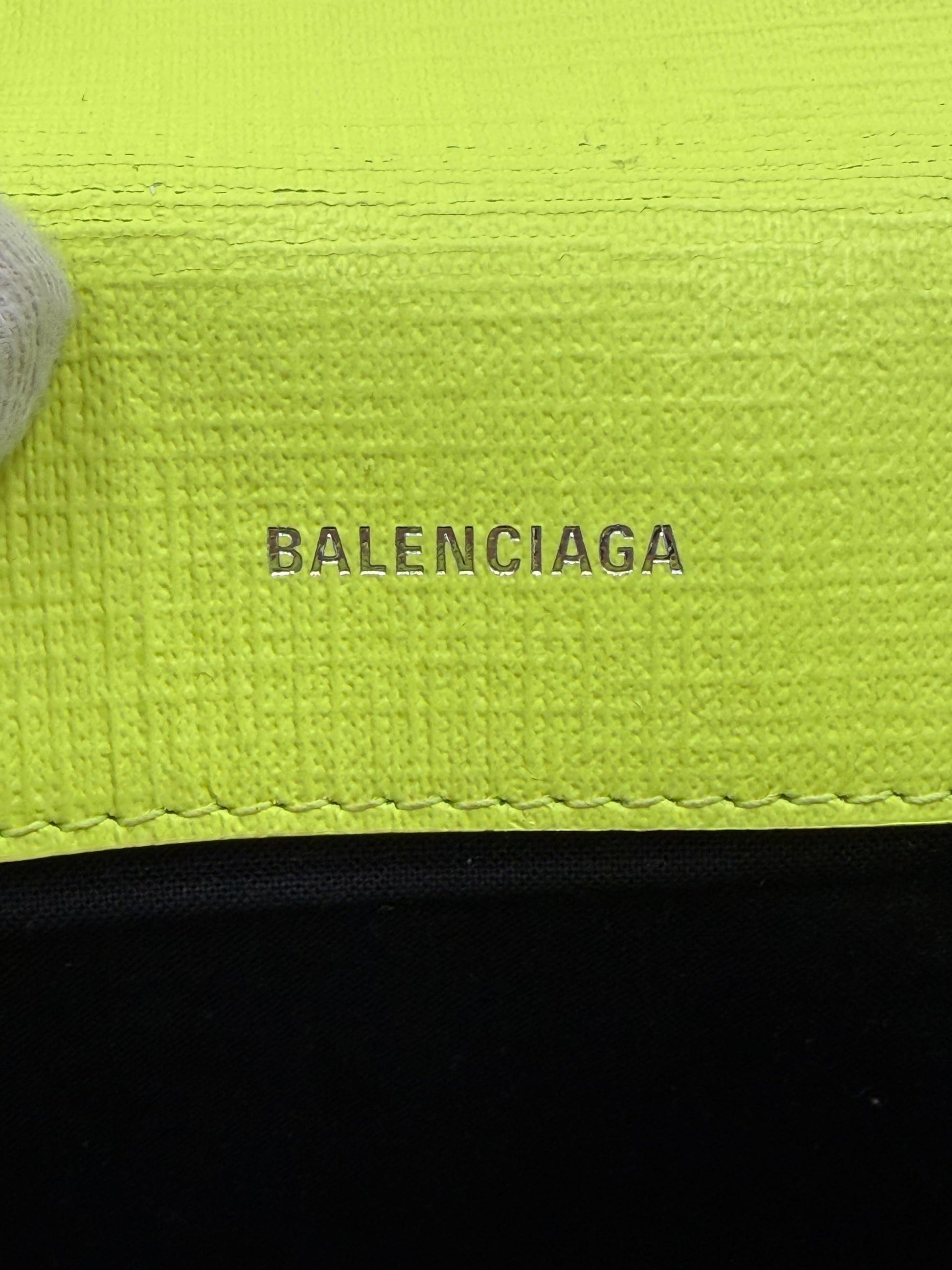 Balenciaga-Shopping-Envelope-Clutch-in-Pelle-Giallo-Neon-70420548583748 - Pally Vintage Closet