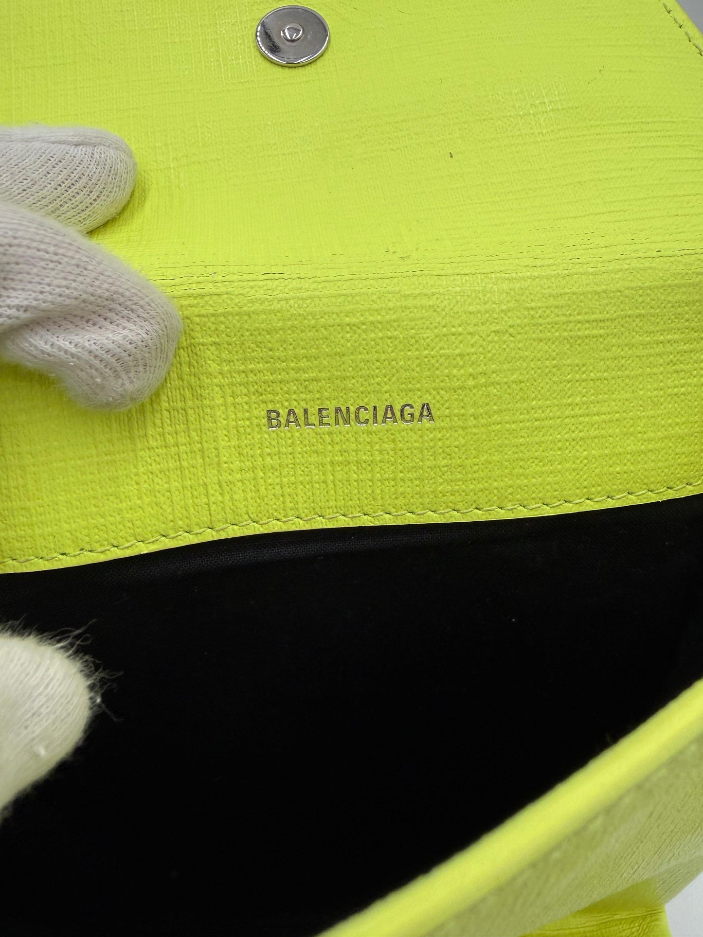 Balenciaga-Shopping-Envelope-Clutch-in-Pelle-Giallo-Neon-70420548616516 - Pally Vintage Closet