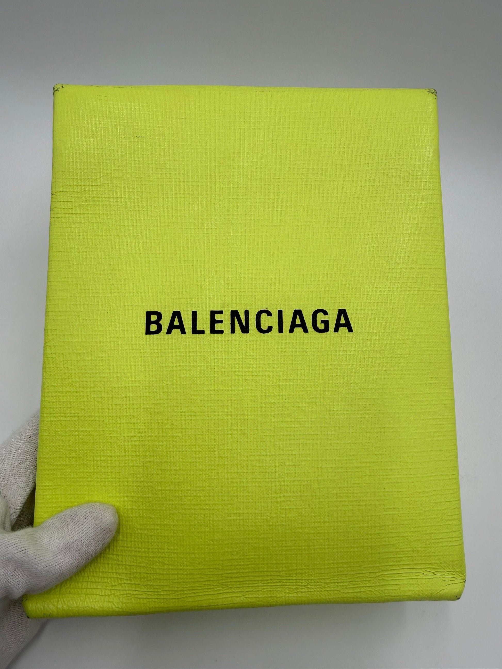 Balenciaga-Shopping-Envelope-Clutch-in-Pelle-Giallo-Neon-70420548714820 - Pally Vintage Closet