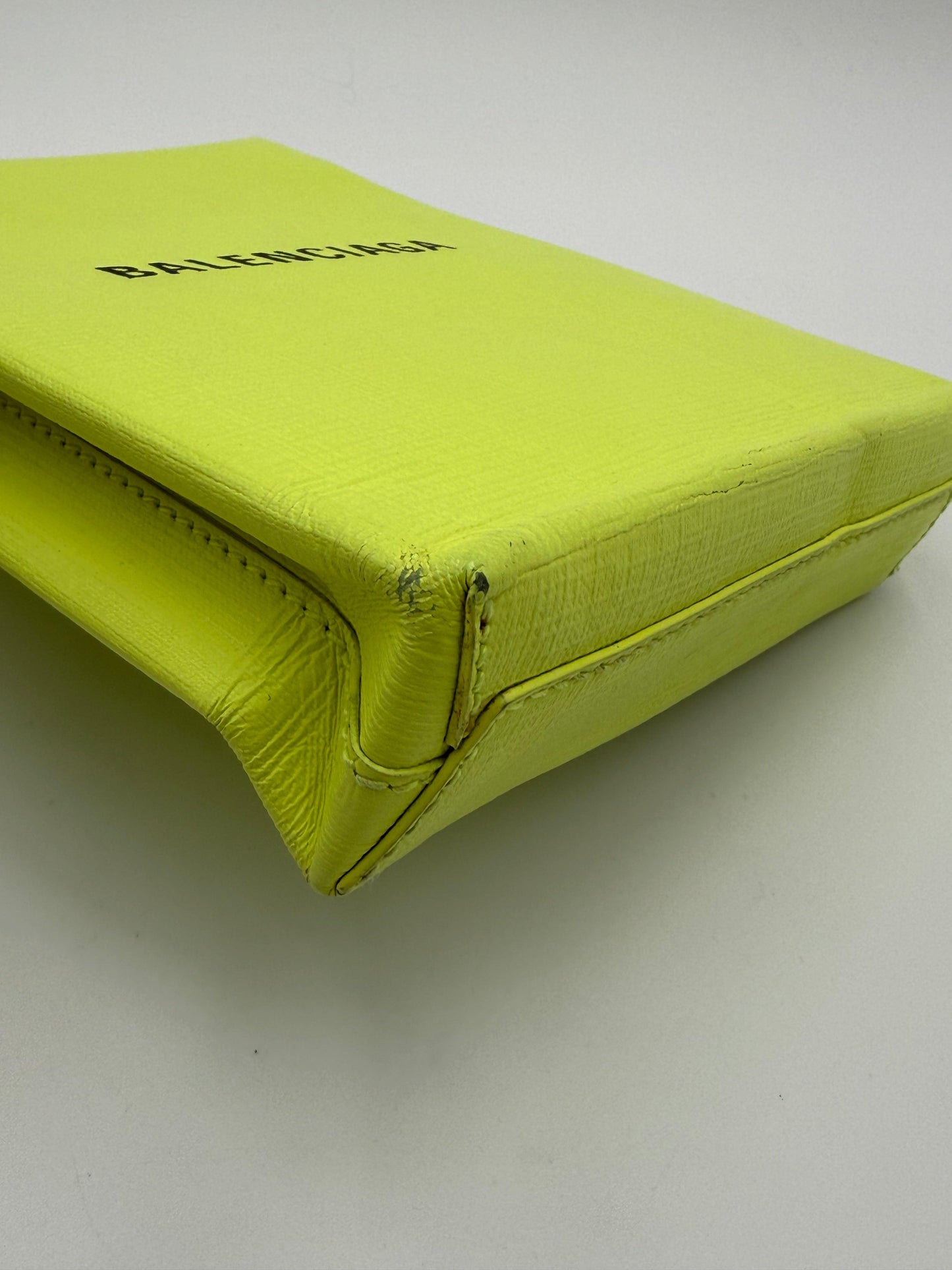 Balenciaga-Shopping-Envelope-Clutch-in-Pelle-Giallo-Neon-70420548813124 - Pally Vintage Closet