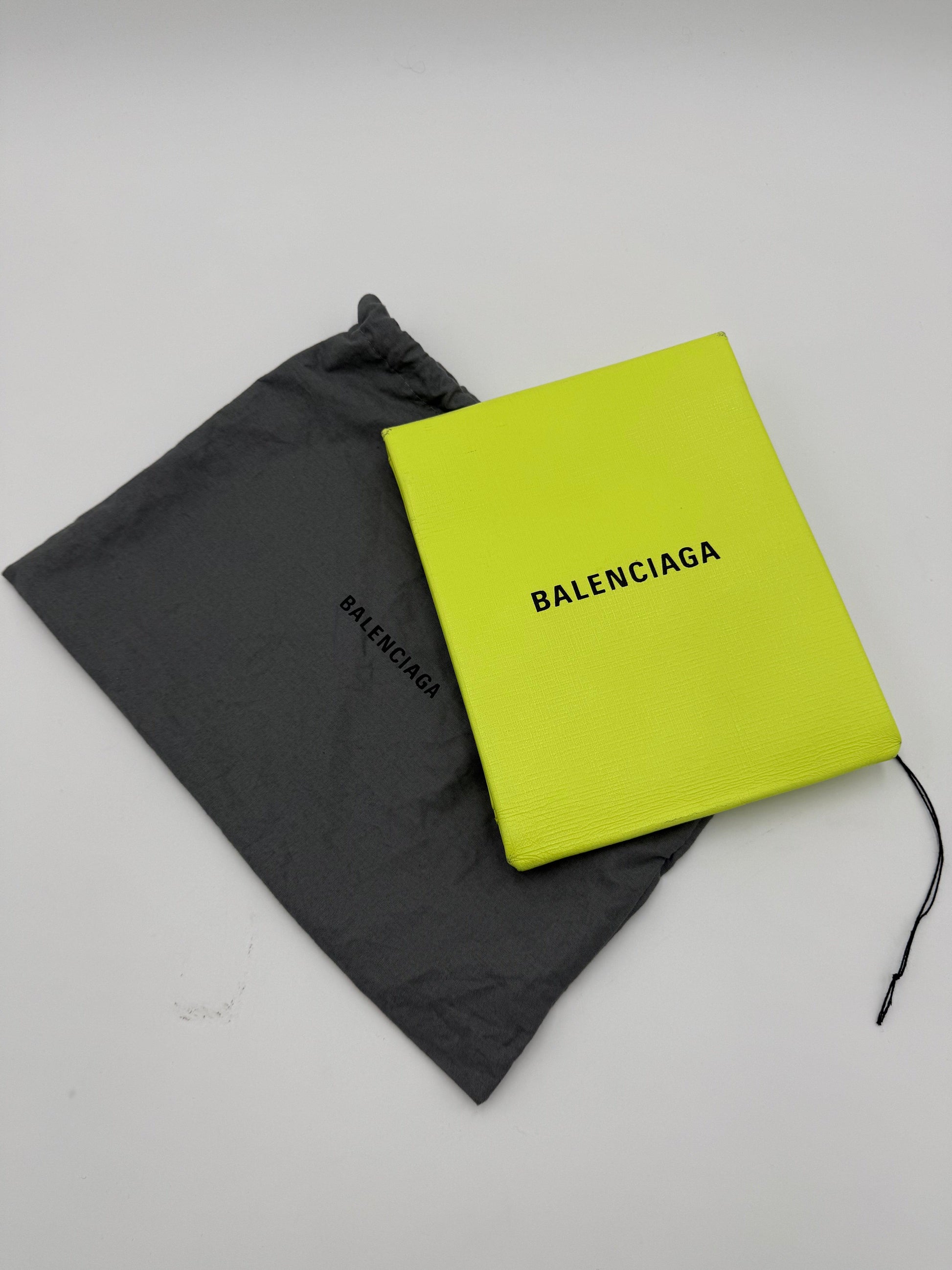 Balenciaga-Shopping-Envelope-Clutch-in-Pelle-Giallo-Neon-70420548845892 - Pally Vintage Closet