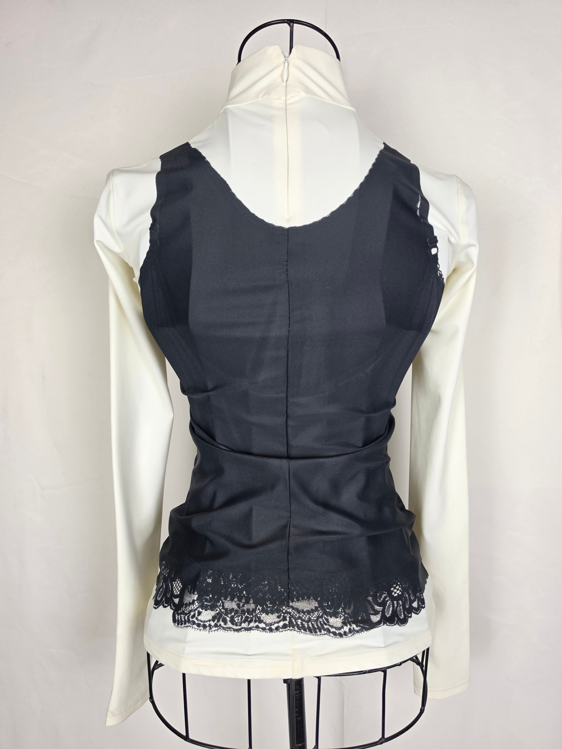 Balenciaga Top Ibrido Trompe-l'œil Balenciaga 2022 Bianco e Nero - Pally Vintage Closet