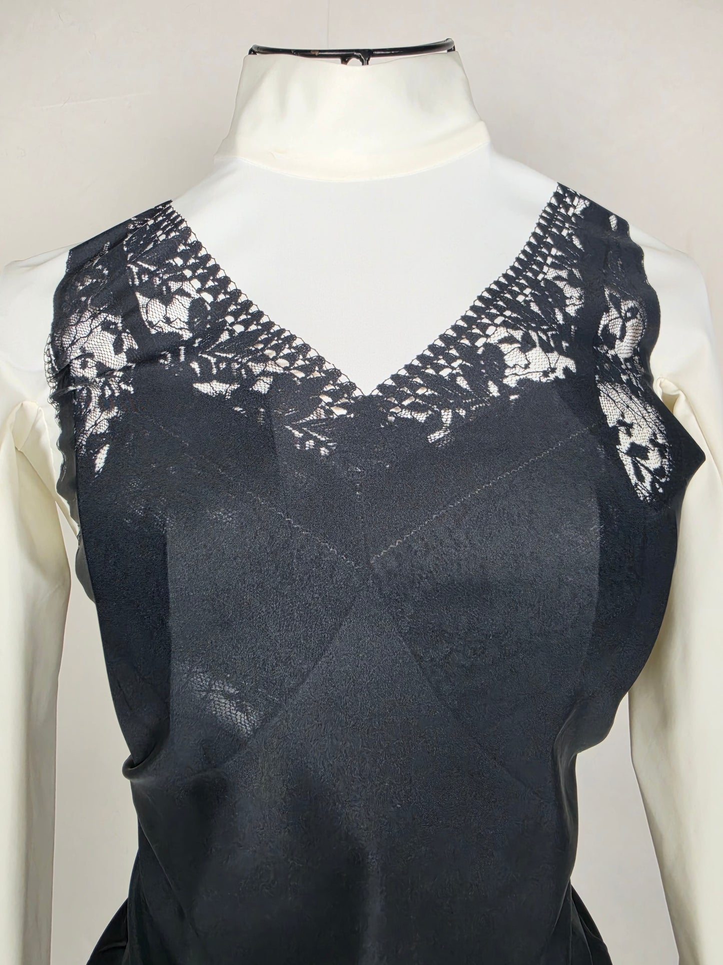 Balenciaga Top Ibrido Trompe-l'œil Balenciaga 2022 Bianco e Nero - Pally Vintage Closet