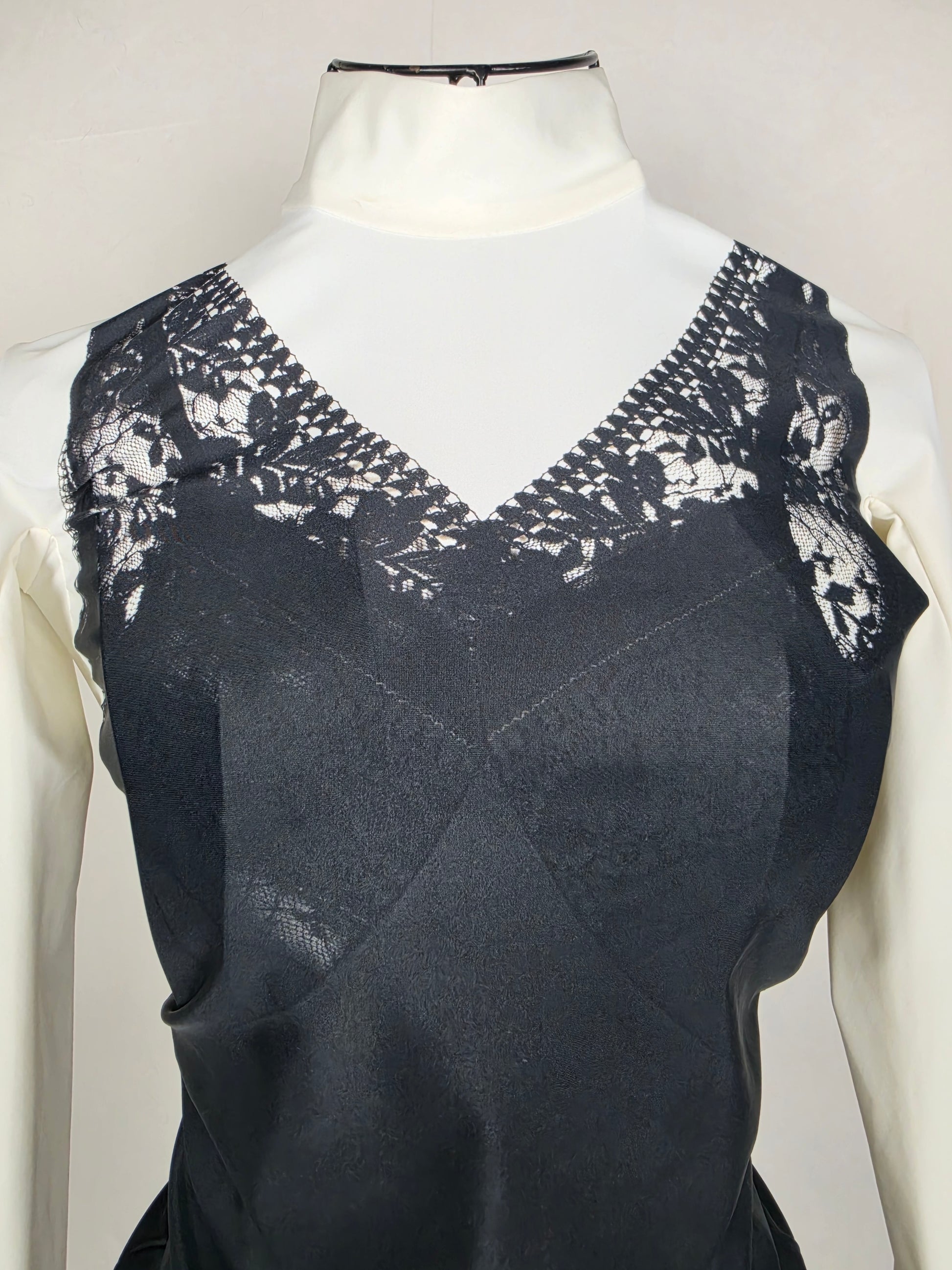 Balenciaga Top Ibrido Trompe-l'œil Balenciaga 2022 Bianco e Nero - Pally Vintage Closet
