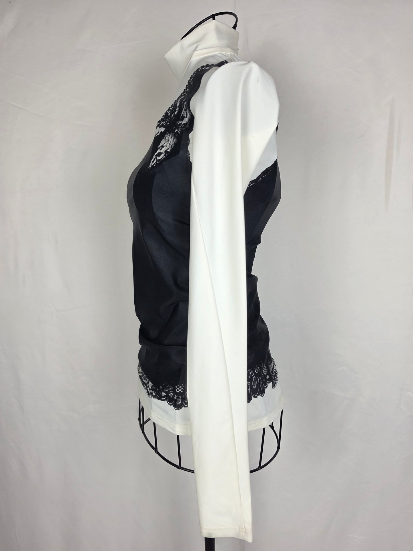 Balenciaga Top Ibrido Trompe-l'œil Balenciaga 2022 Bianco e Nero - Pally Vintage Closet