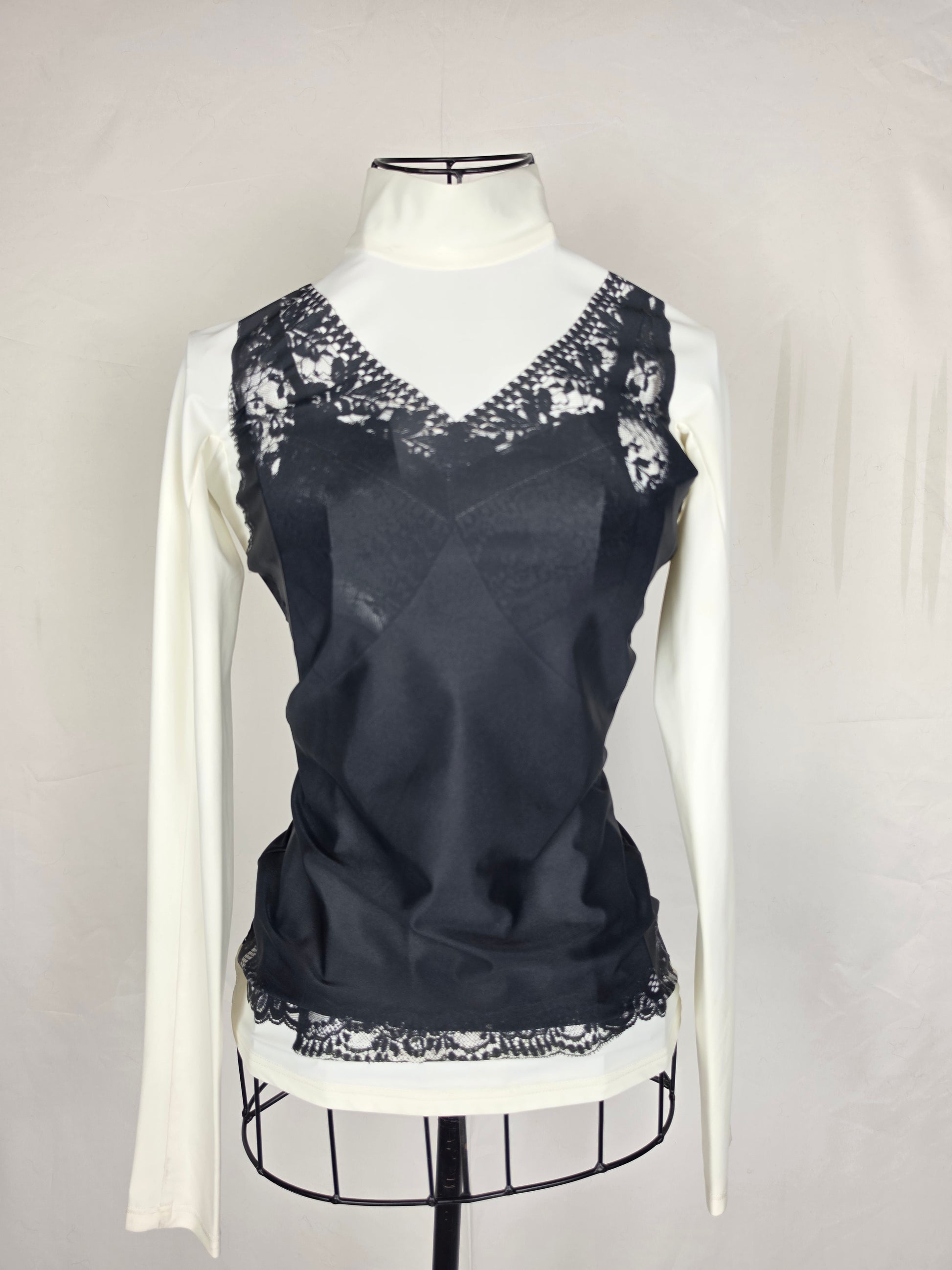 Balenciaga Top Ibrido Trompe-l'œil Balenciaga 2022 Bianco e Nero - Pally Vintage Closet